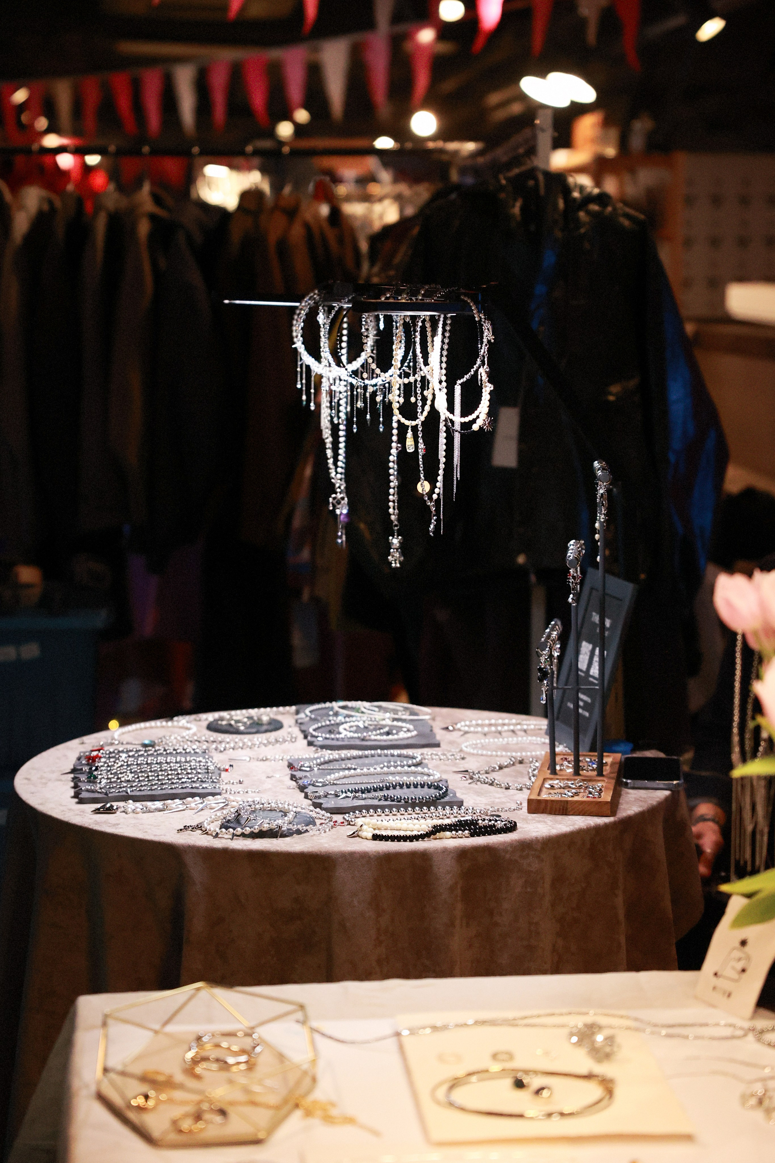 7–8 марта 2025 в пространстве «Три вокзала. Депо» / День 1 / фото Саша Жукова. Фотоотчеты «Ламбада-маркета»