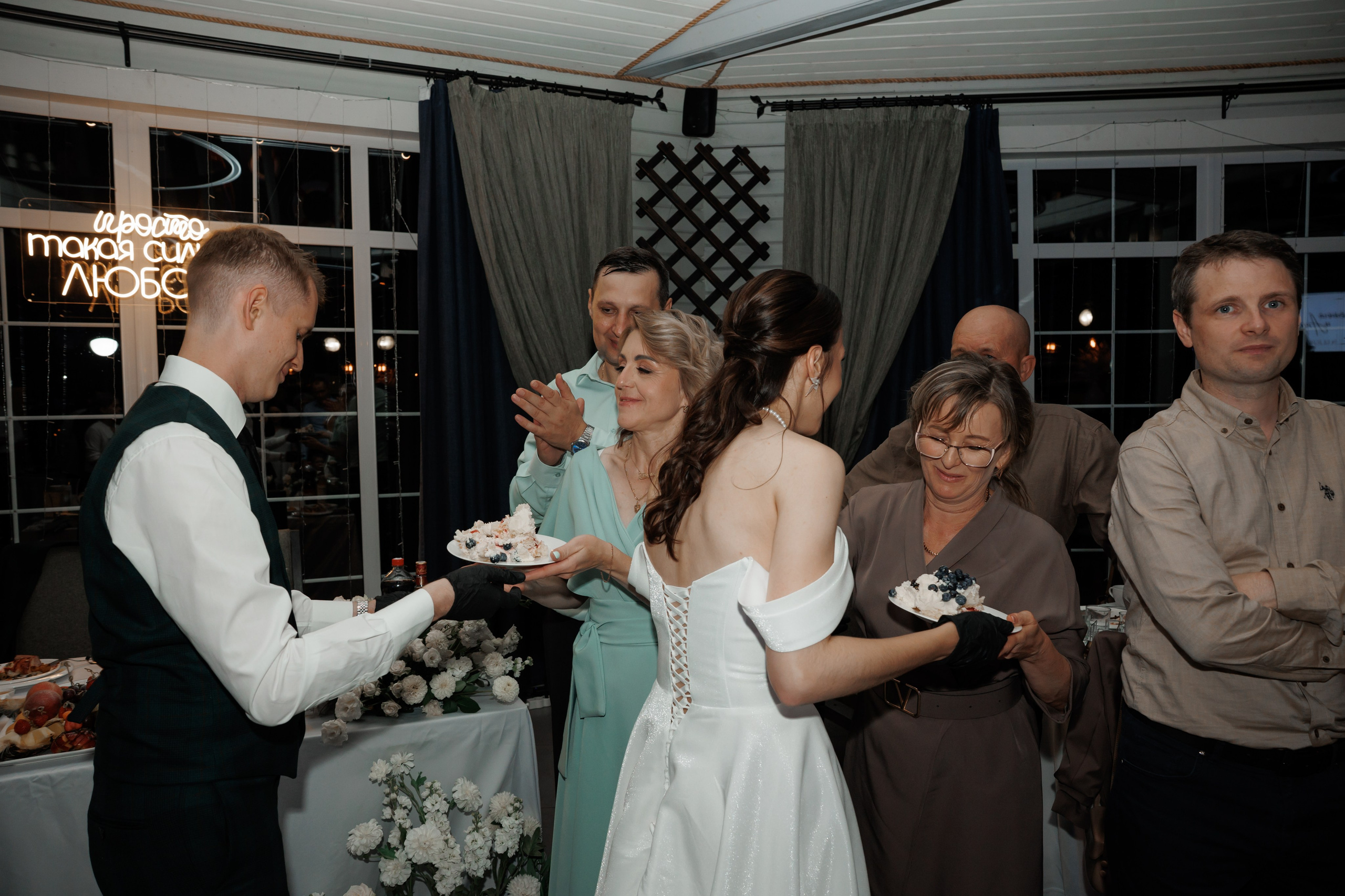 Регистрация в отеле Fish Point, ЗАГС Бутово, прогулка в Остафьево. Свадебный и репортажный фотограф (Москва, Королев и другие)