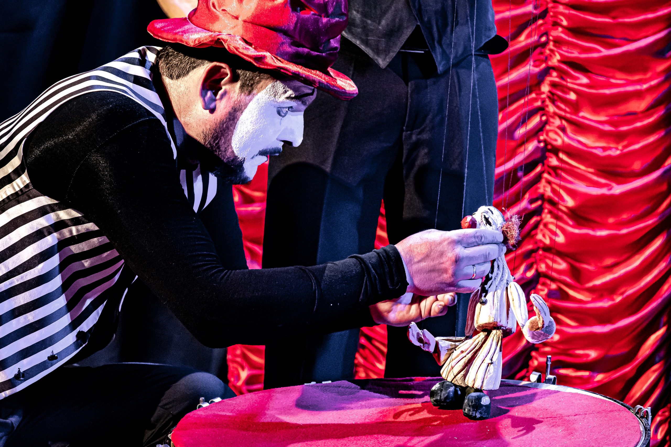 Цирк из Саквояжа спектакль театра САКВОЯЖ. Фотограф в Сочи Юрий Шептаев