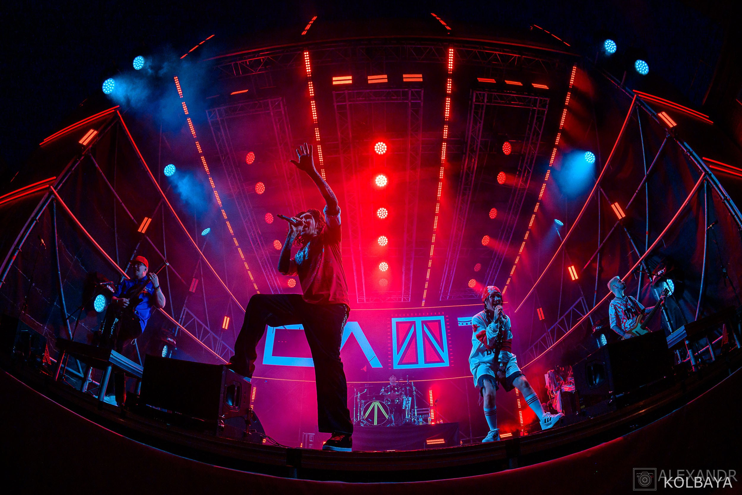 Фоторепортаж с концерта группы СЛОТ на Red Summer 2025. Концертный и театральный репортажный фотограф в Москве Александр Колбая