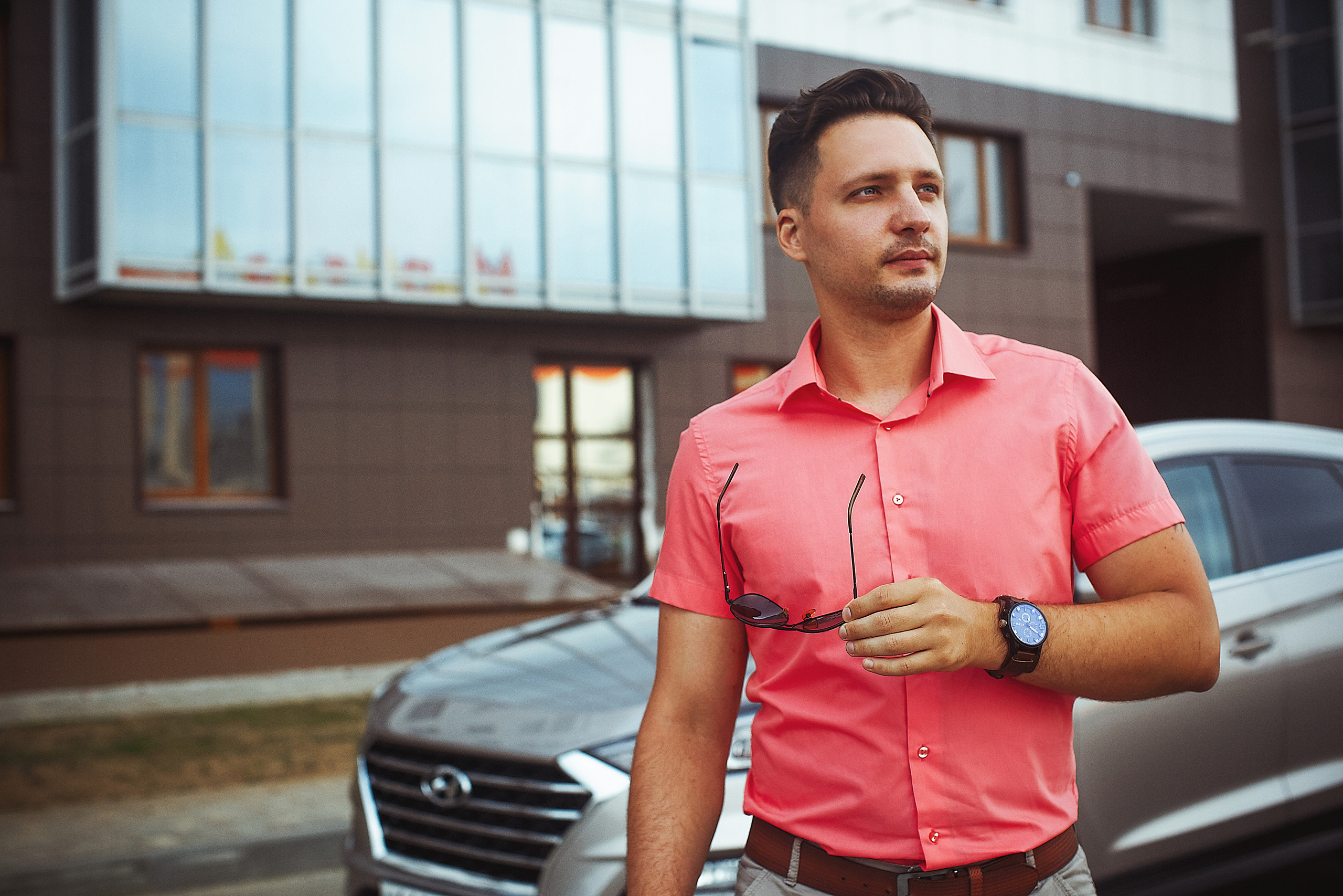 Съемка мужского портрета на улице в Волгограде