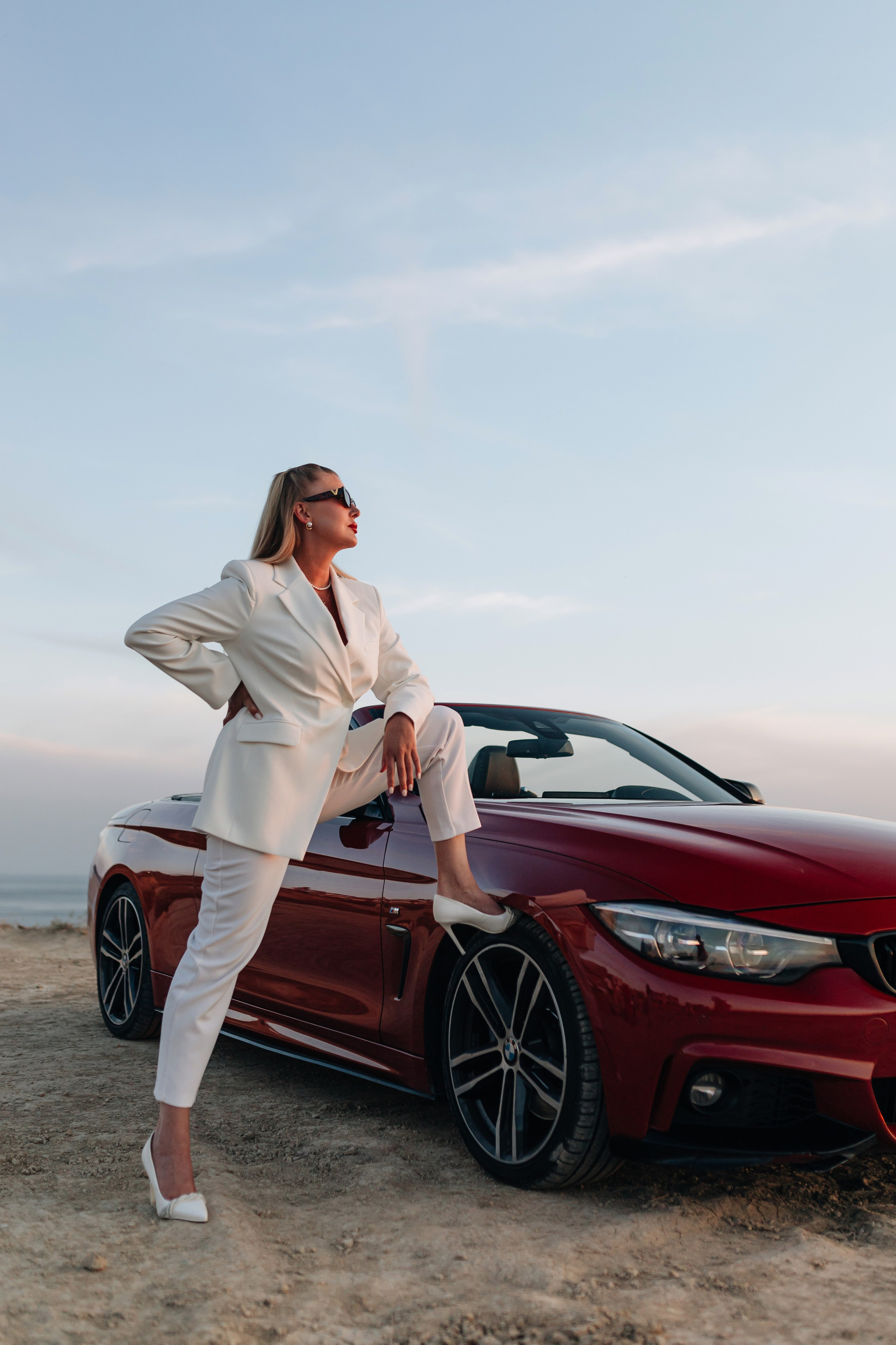 На кабриолете. Фотограф Трифон Мира