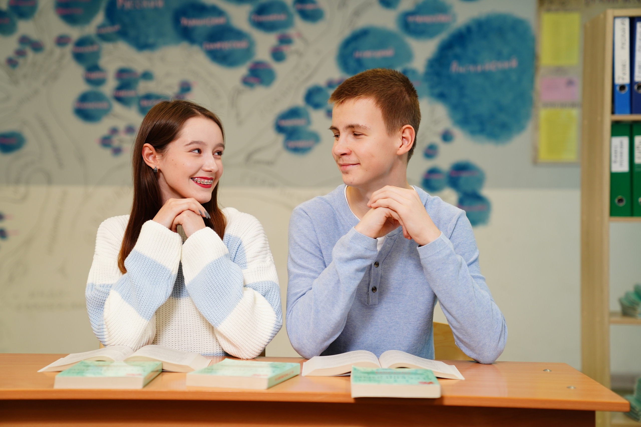 Образы. MEMENTO.Выпускные альбомы, школьные, юбилейные и другие книги. Ростов-на-Дону