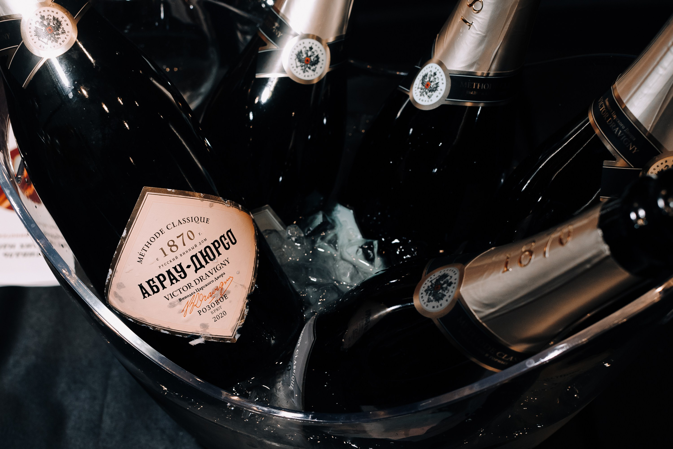 ФЕСТИВАЛЬ ВИНА И КРЕПКИХ НАПИТКОВ МАВТ-ВИНОТЕКА. Репортажный фотограф Зуев Роман г. Челябинск