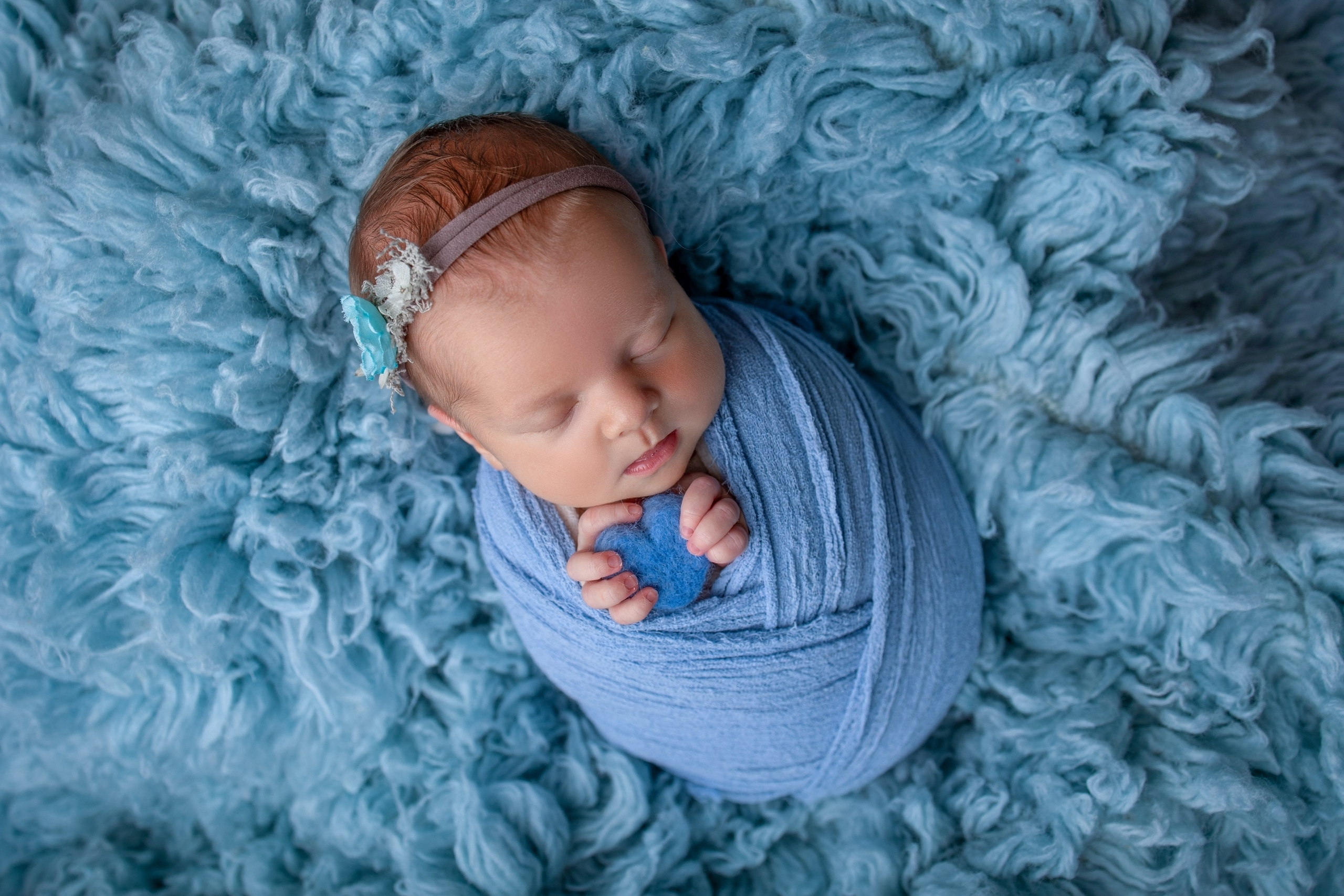 Нежная и милая фотосессия первых дней жизни Вашего ребенка в Минске. Фотограф новорождённых Минск — стоимость newborn фотосессии в Минске