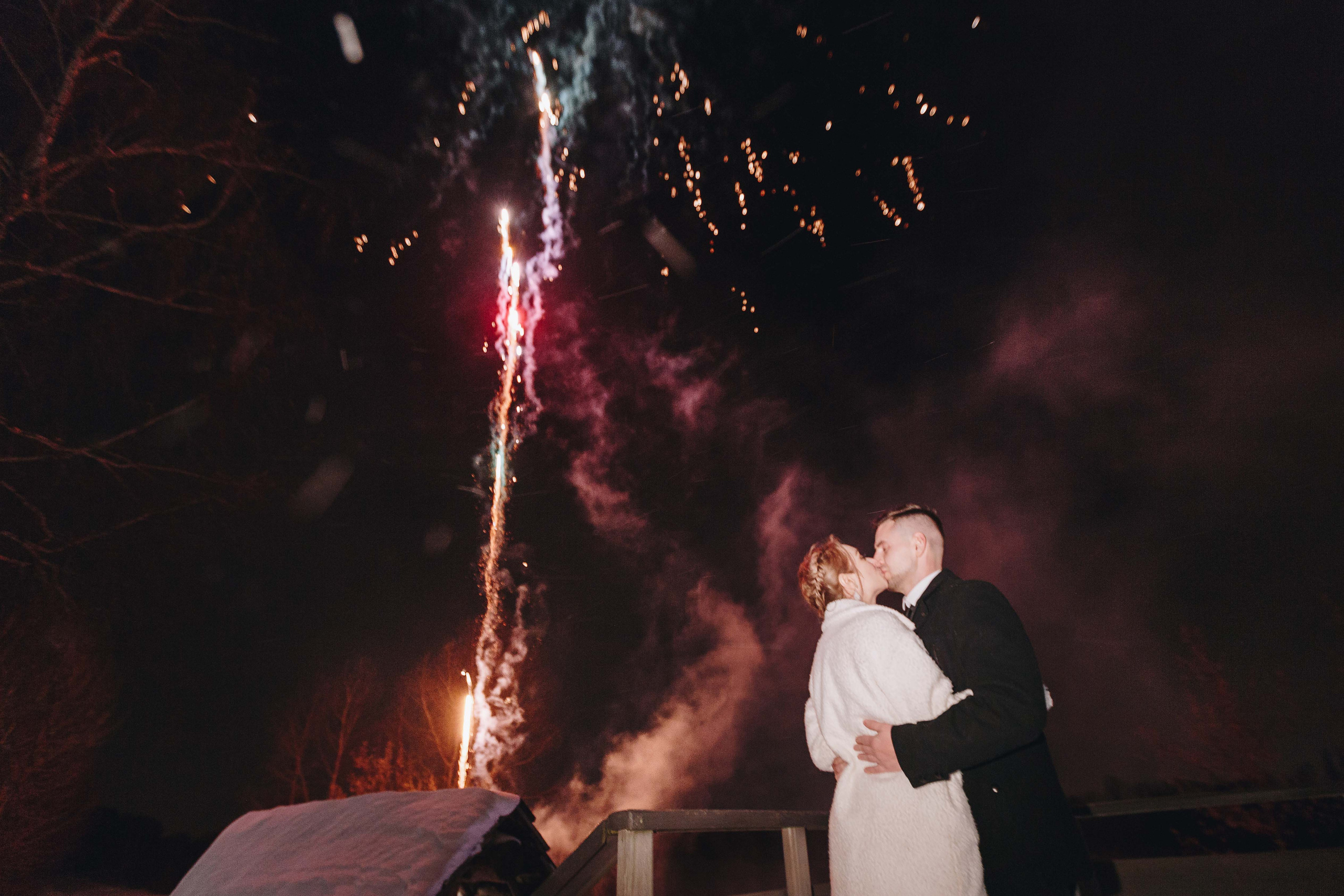 Зимняя свадебная фото и видео съёмка в Гомеле в усадьбе Хорошее место. Свадебный семейный фотограф и видеограф Гомель Минск Беларусь Европа