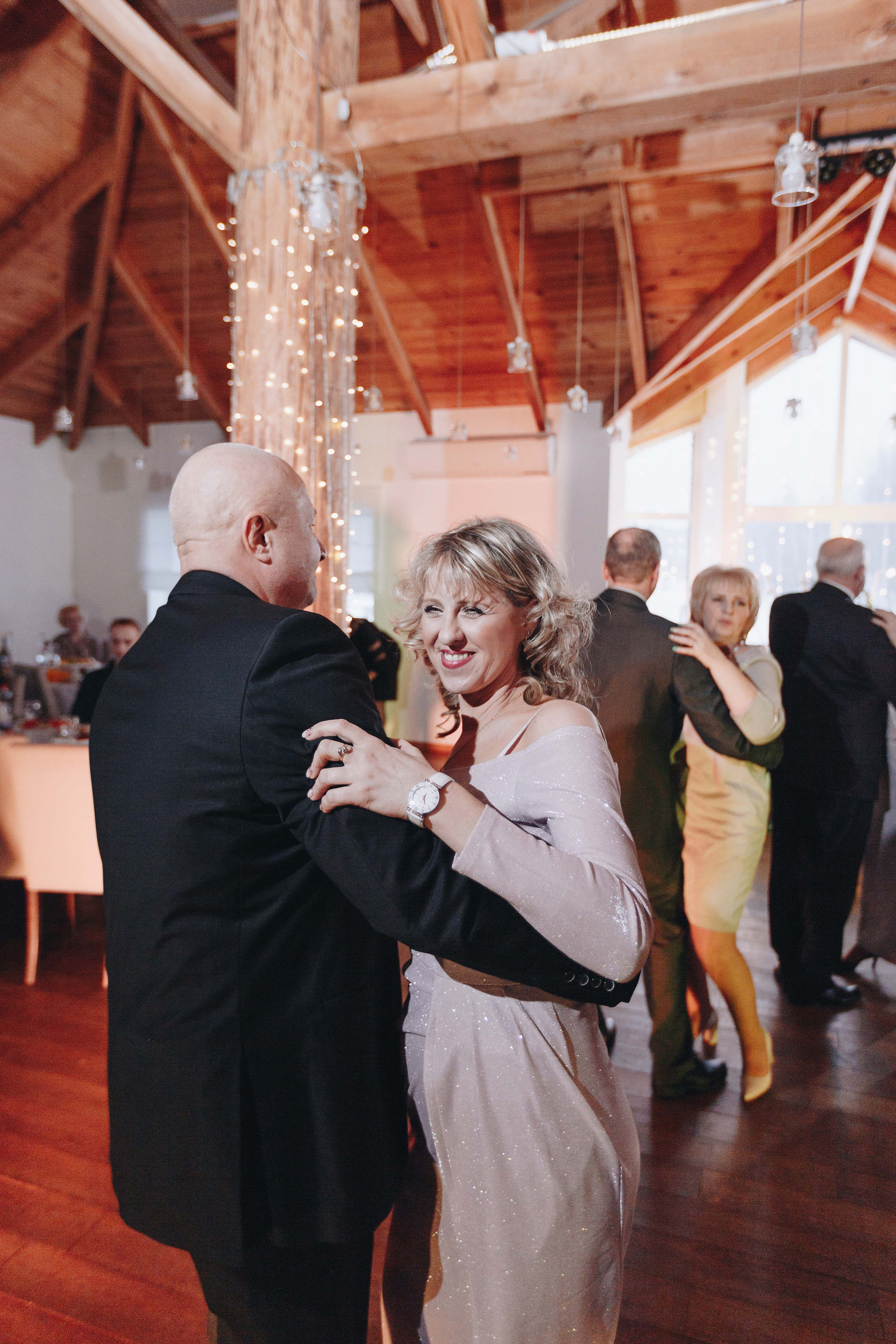 Зимняя свадебная фото и видео съёмка в Гомеле в усадьбе Хорошее место. Свадебный семейный фотограф и видеограф Гомель Минск Беларусь Европа