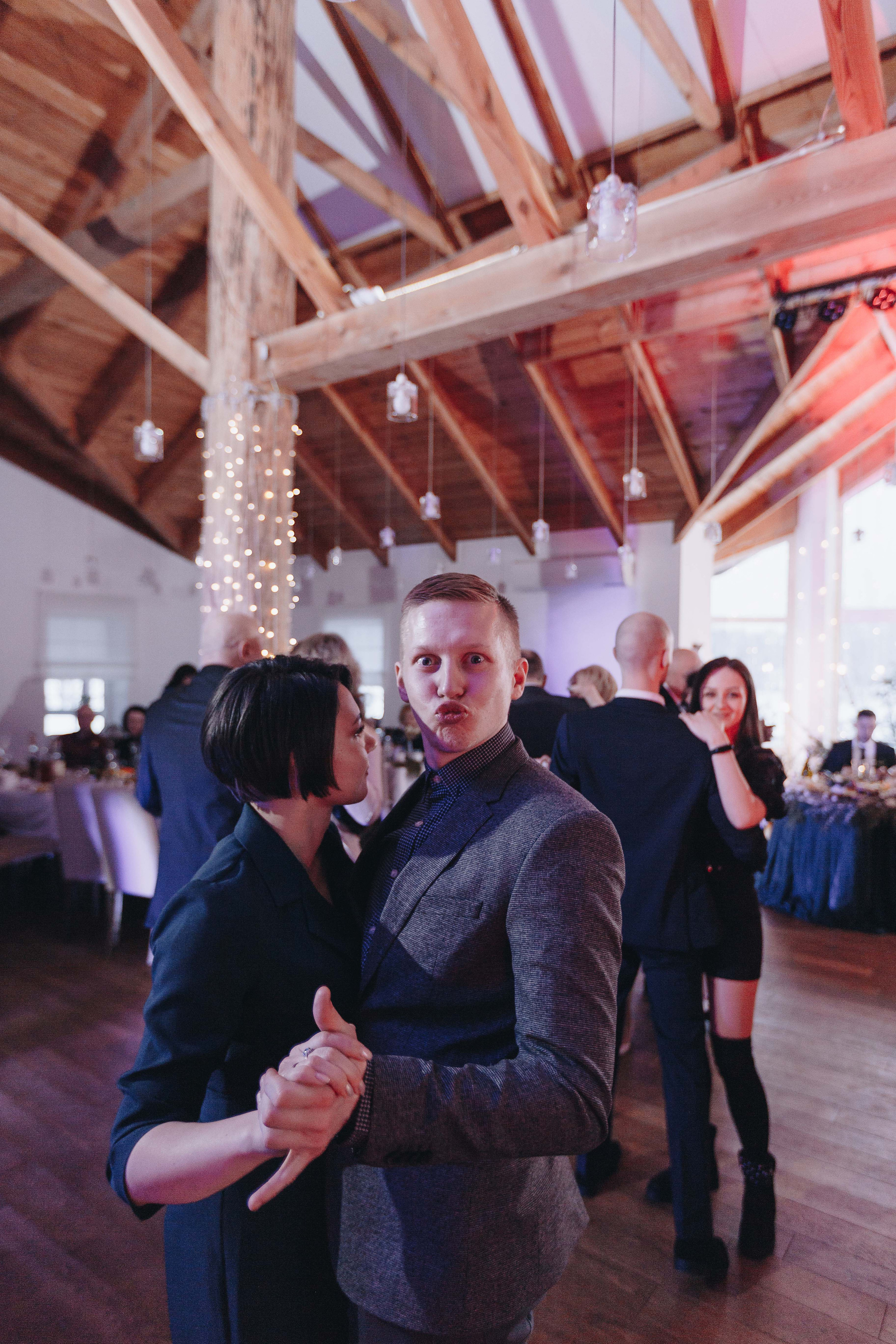 Зимняя свадебная фото и видео съёмка в Гомеле в усадьбе Хорошее место. Свадебный семейный фотограф и видеограф Гомель Минск Беларусь Европа