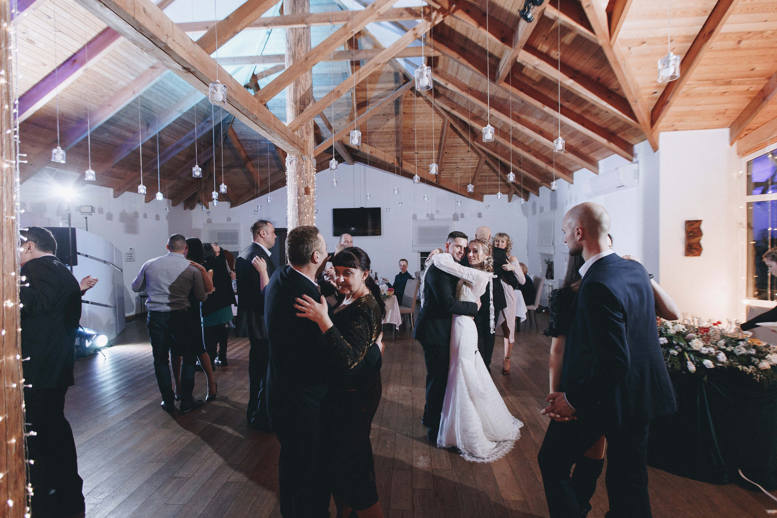 Зимняя свадебная фото и видео съёмка в Гомеле в усадьбе Хорошее место. Свадебный семейный фотограф и видеограф Гомель Минск Беларусь Европа