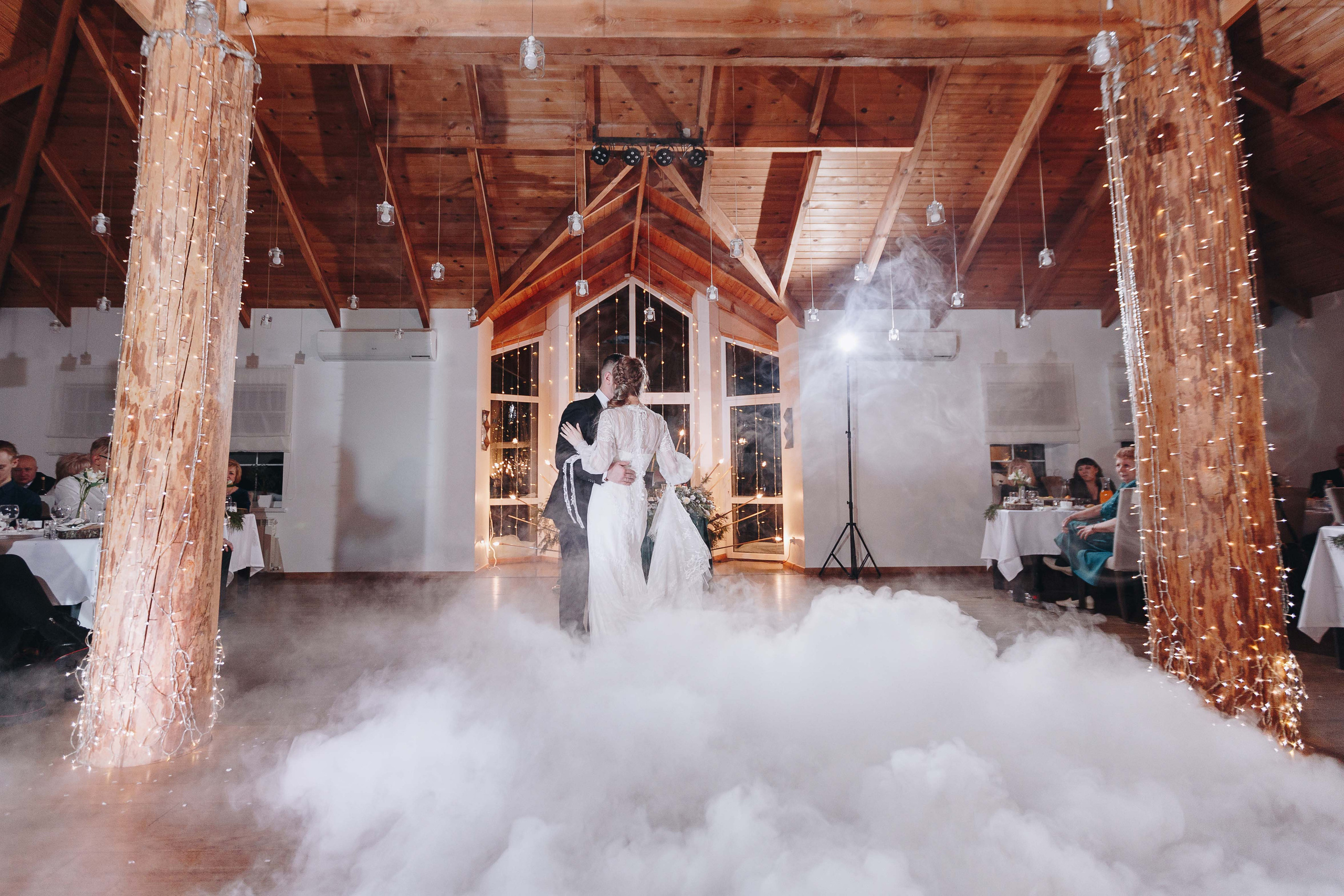 Зимняя свадебная фото и видео съёмка в Гомеле в усадьбе Хорошее место. Свадебный семейный фотограф и видеограф Гомель Минск Беларусь Европа