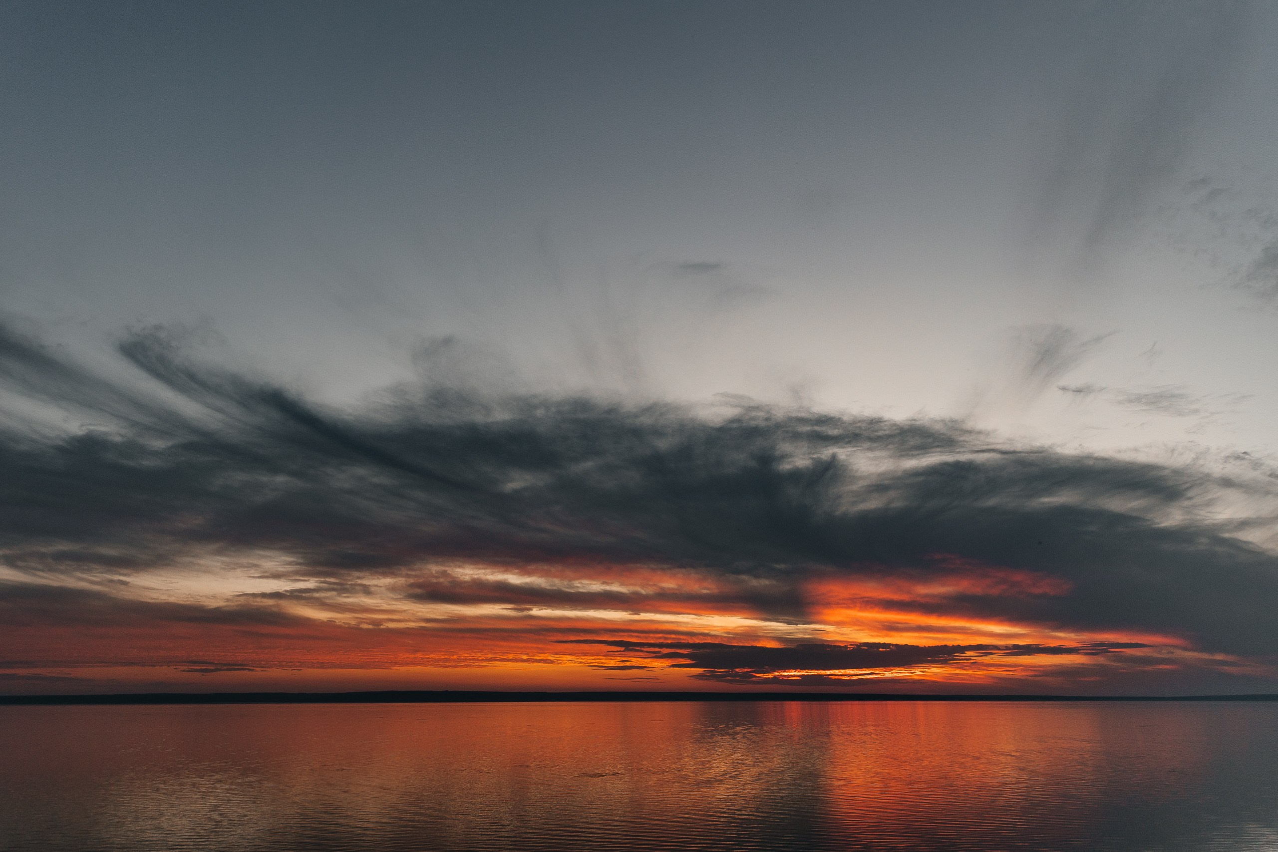 Здравствуйте! Я&nbsp;свадебный фотограф из&nbsp;Ульяновска, работаю в&nbsp;том числе по&nbsp;всей России и&nbsp;с&nbsp;выездом за&nbsp;границу. Снимаю свадьбы, lovestory, корпоративы, светский репортаж. Провожу обучение по&nbsp;фотографии, мастер-классы и&nbsp;воркшопы для других фотографов.