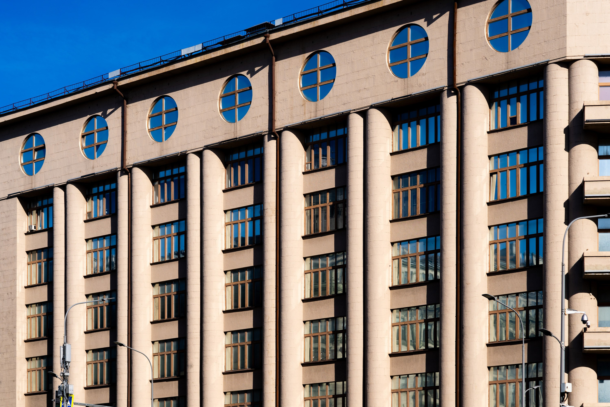 Свет и тень в городе. Фотограф в Москве. Шахабудин