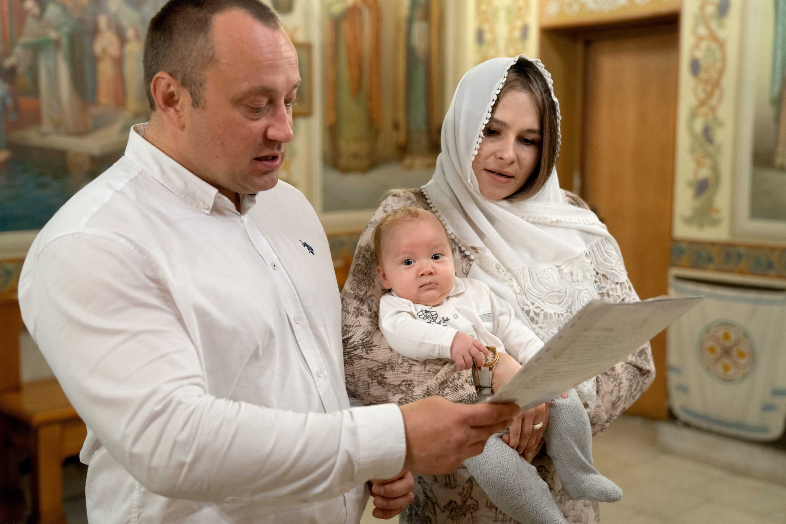 Съемка Таинства Крещения в храме Архангела Михаила в Тропареве. Семейный и детский фотограф в Москве Екатерина Офицерова