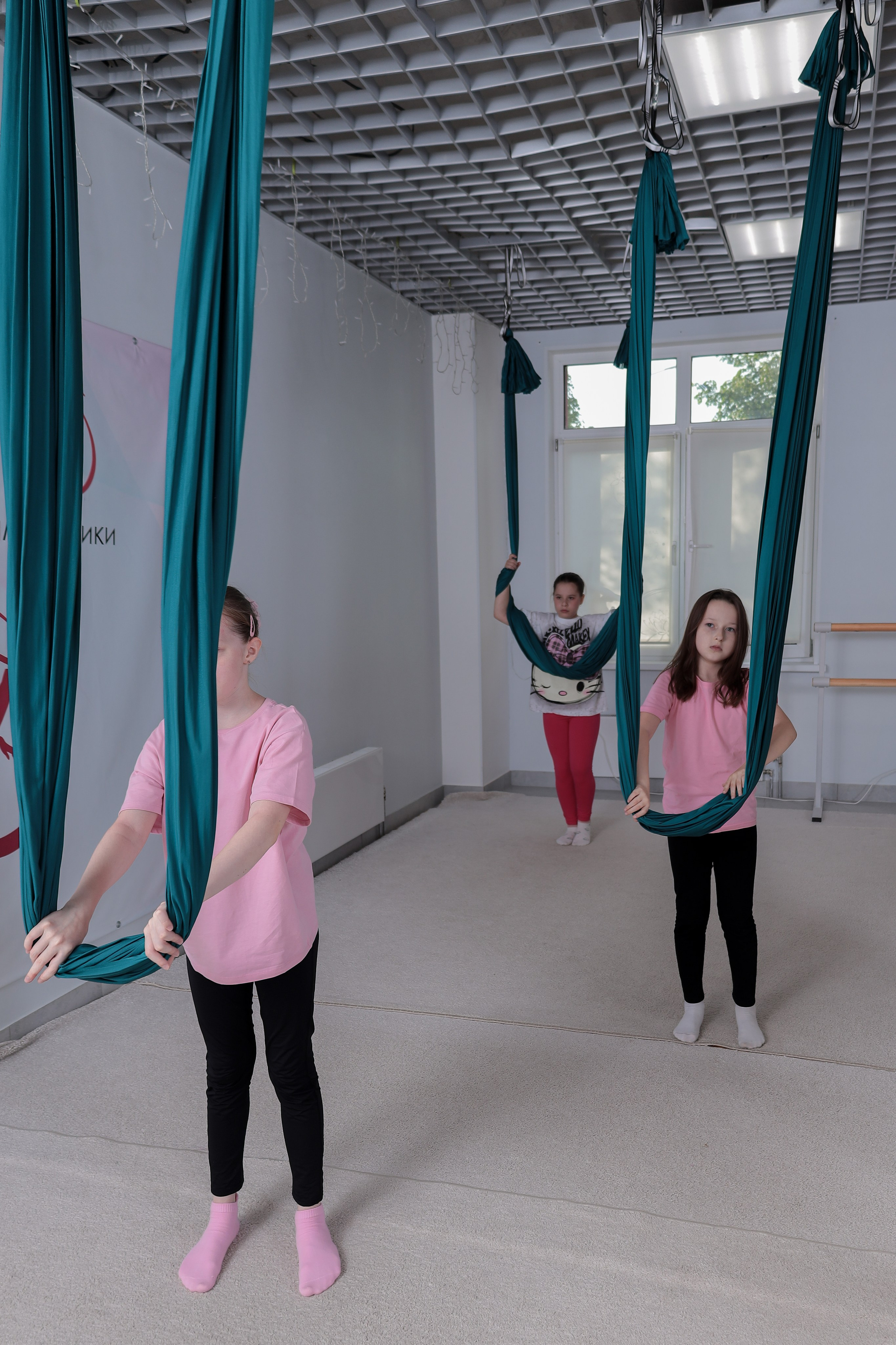 Детская аэройога. Фотограф Надршина Лилия