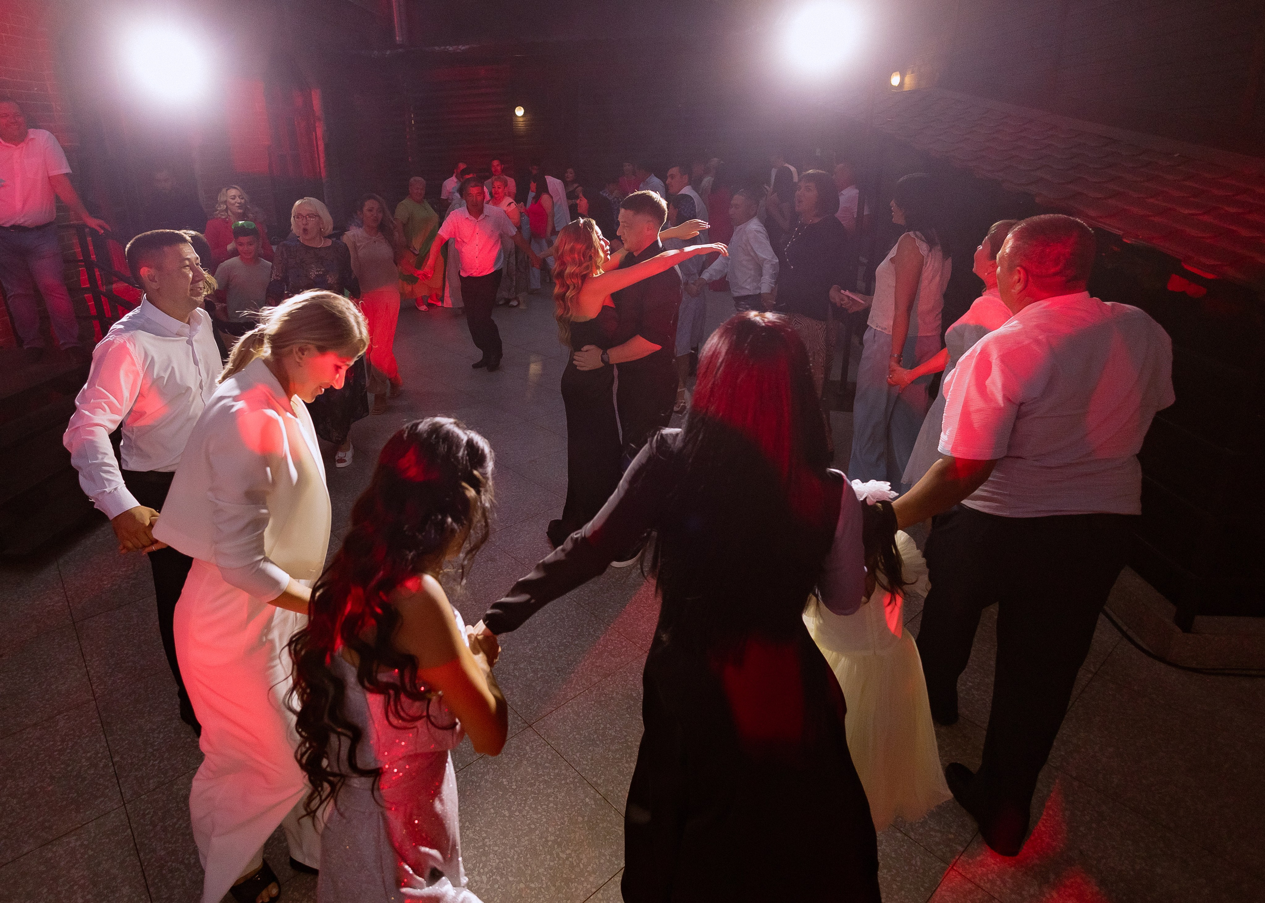 Дмитрий и Алита. Фотограф Эмиль Исякаев