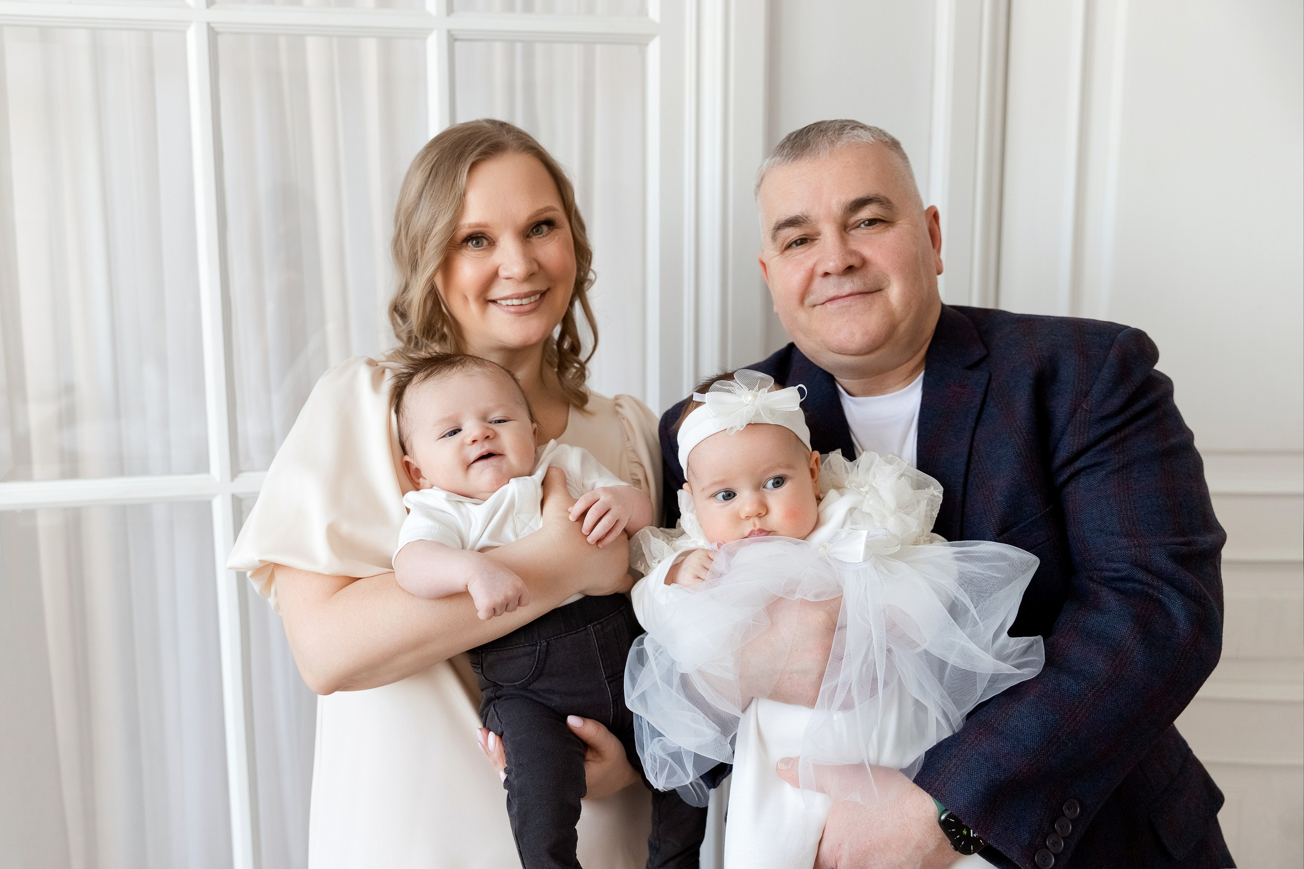 Съемка большой семьи в студии «Villa Nina». Семейный фотограф в Екатеринбурге Маргарита Курносова