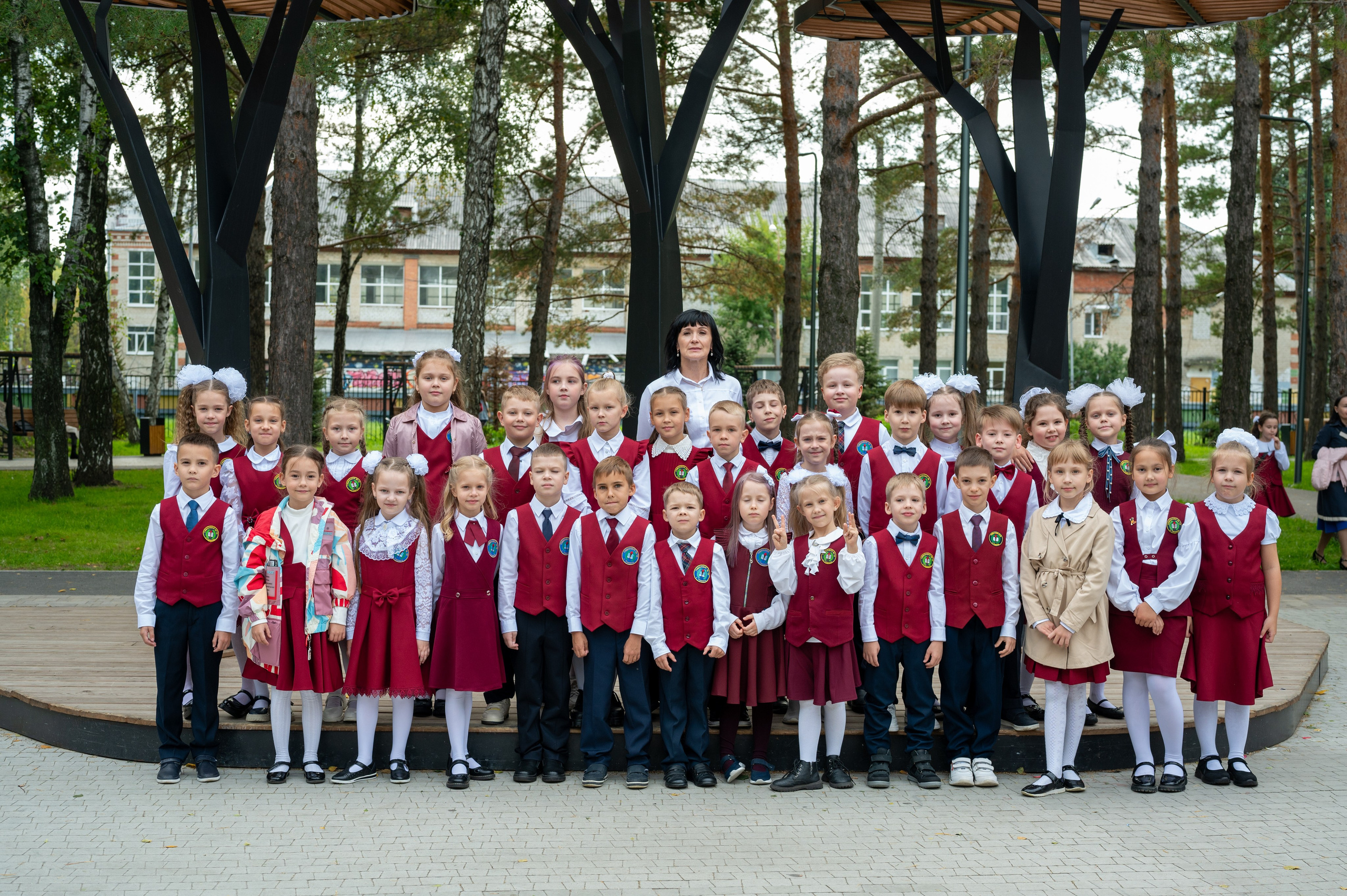 1 сентября 16 гимназия 2 класс (линейка + в классе+ на улице). Фотограф новорожденных, семейный детский в Тюмени Татьяна Морозова