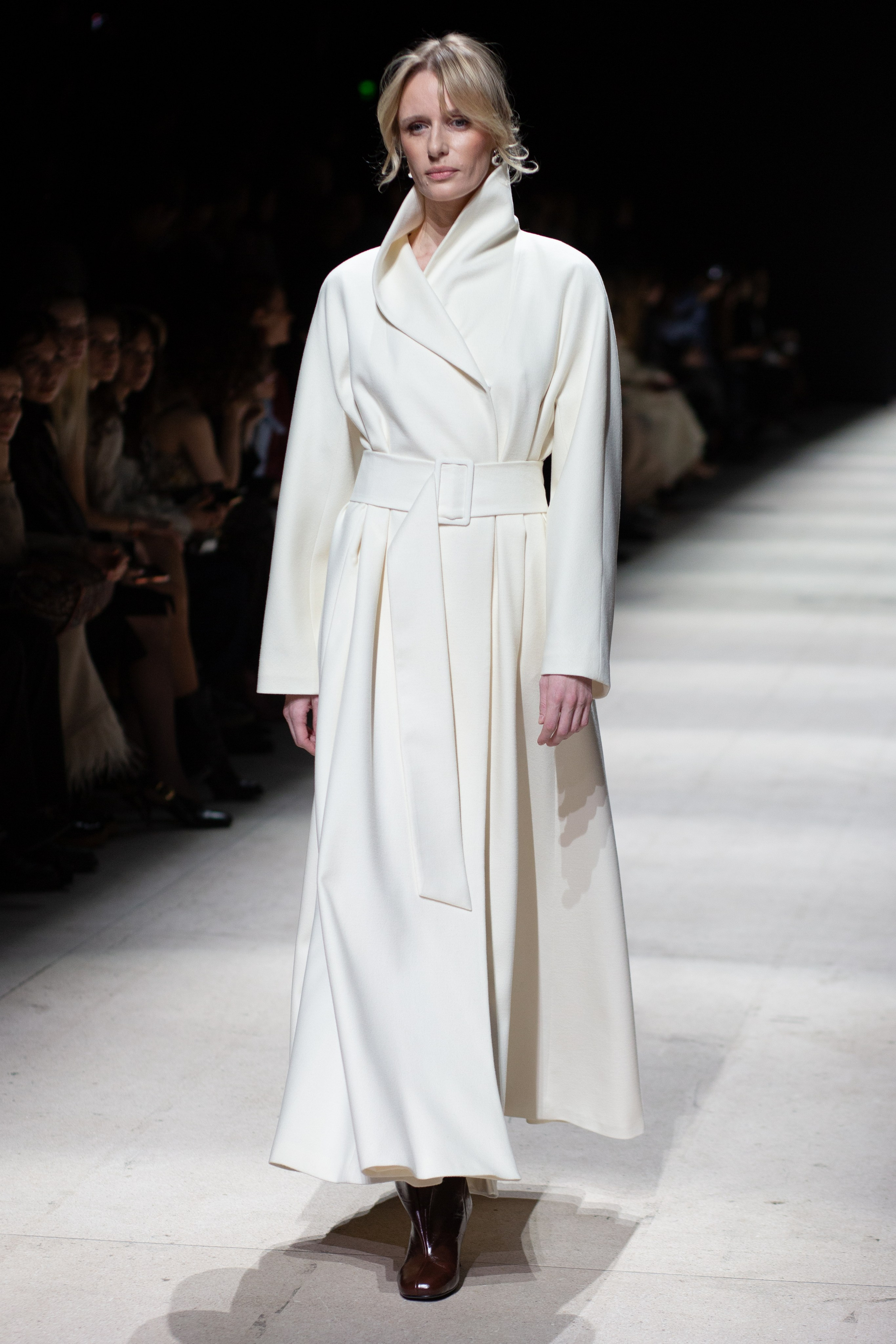 Reports from the Moscow Fashion Week shows. Neumann’s moon