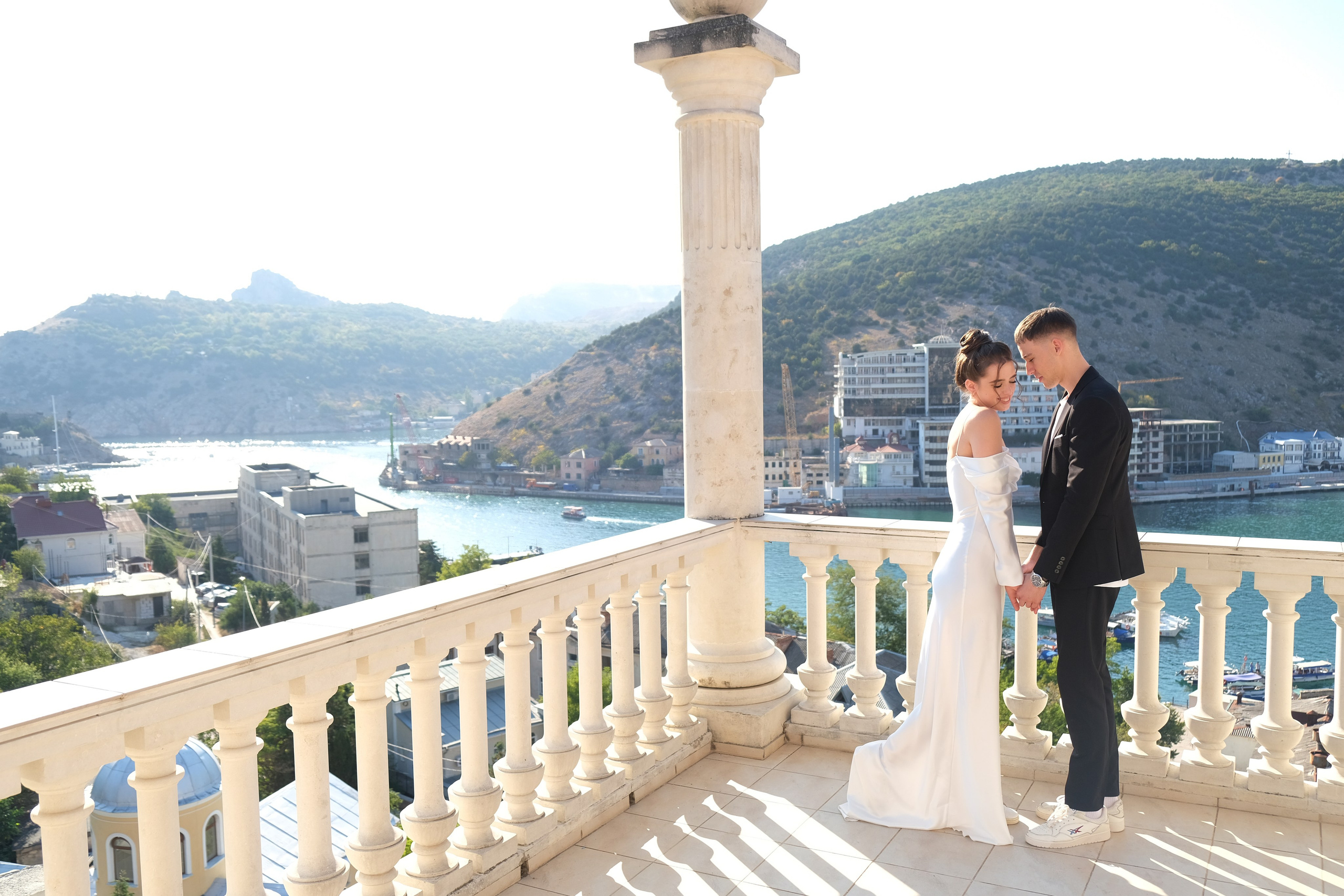 Свадебная фотосессия в Балаклаве. Профессиональная фотосъемка в Крыму. Натуральные эмоции и живые кадры. Забронируйте дату прямо сейчас!