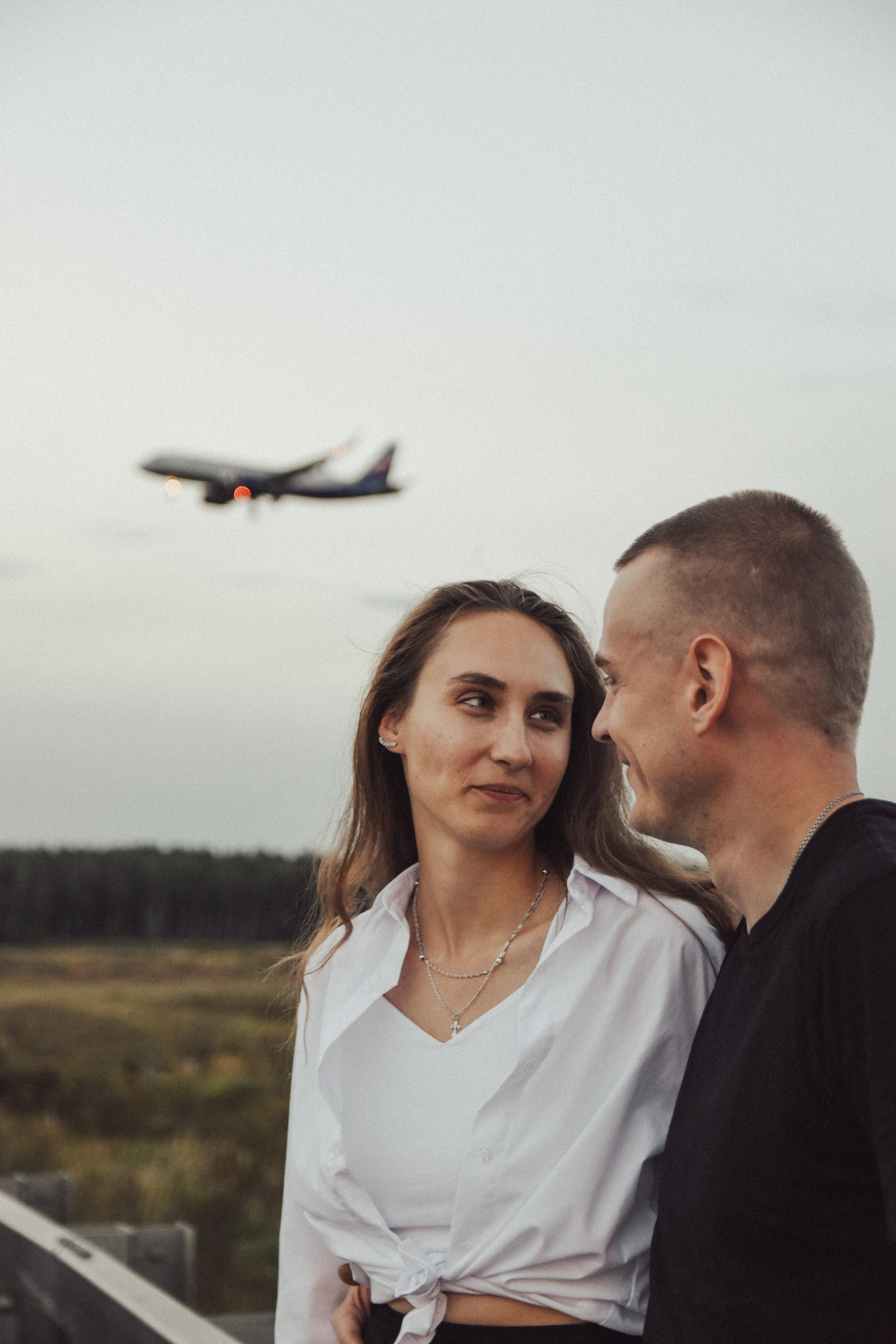 Шереметьево и влюбленная пара. Фотограф Лобанов Антон, г. Москва
