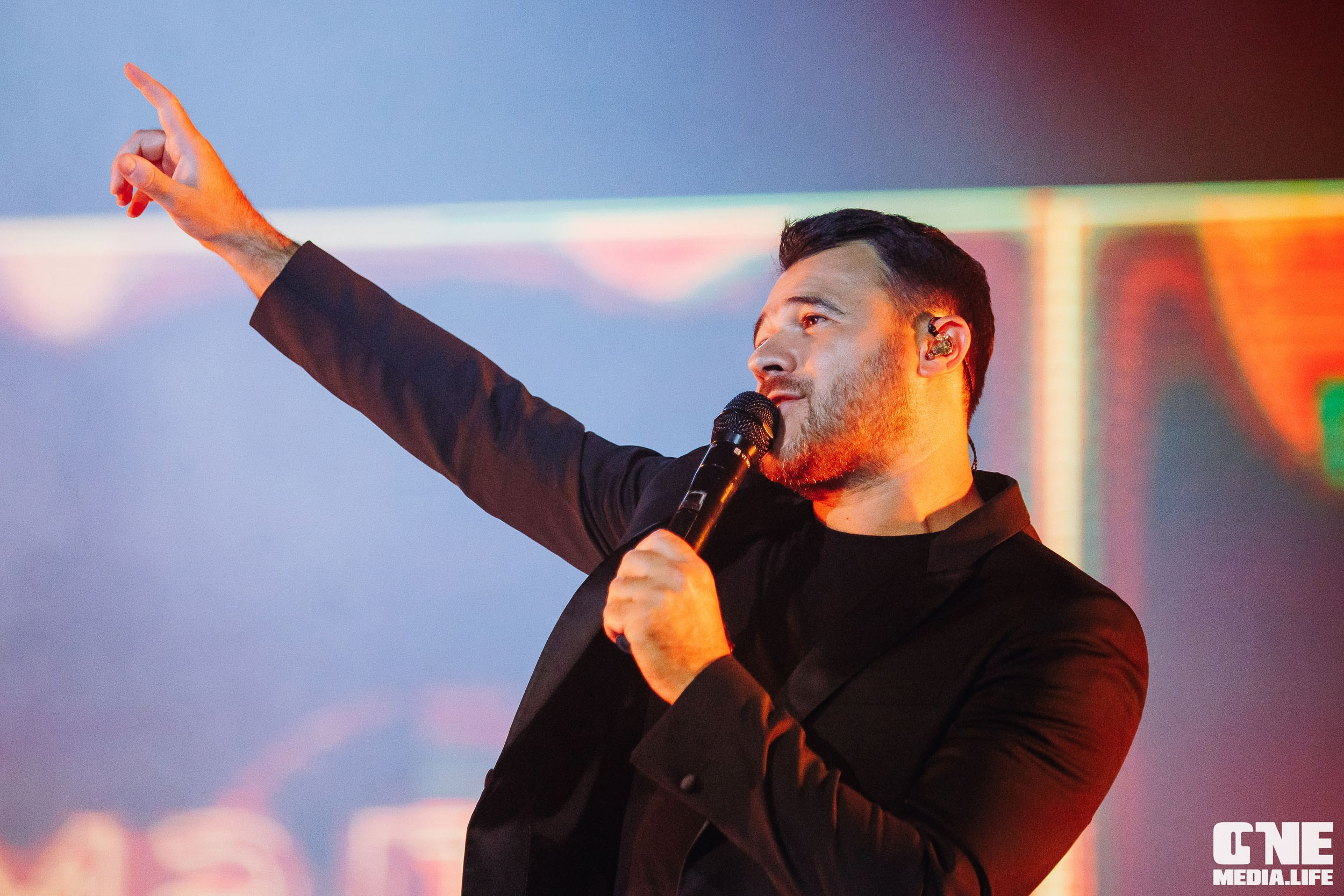 Фоторепортаж с концерта Эмина в Янтарь Холле. One Media Life: фоторепортажи, фотоотчеты с мероприятий и заведений