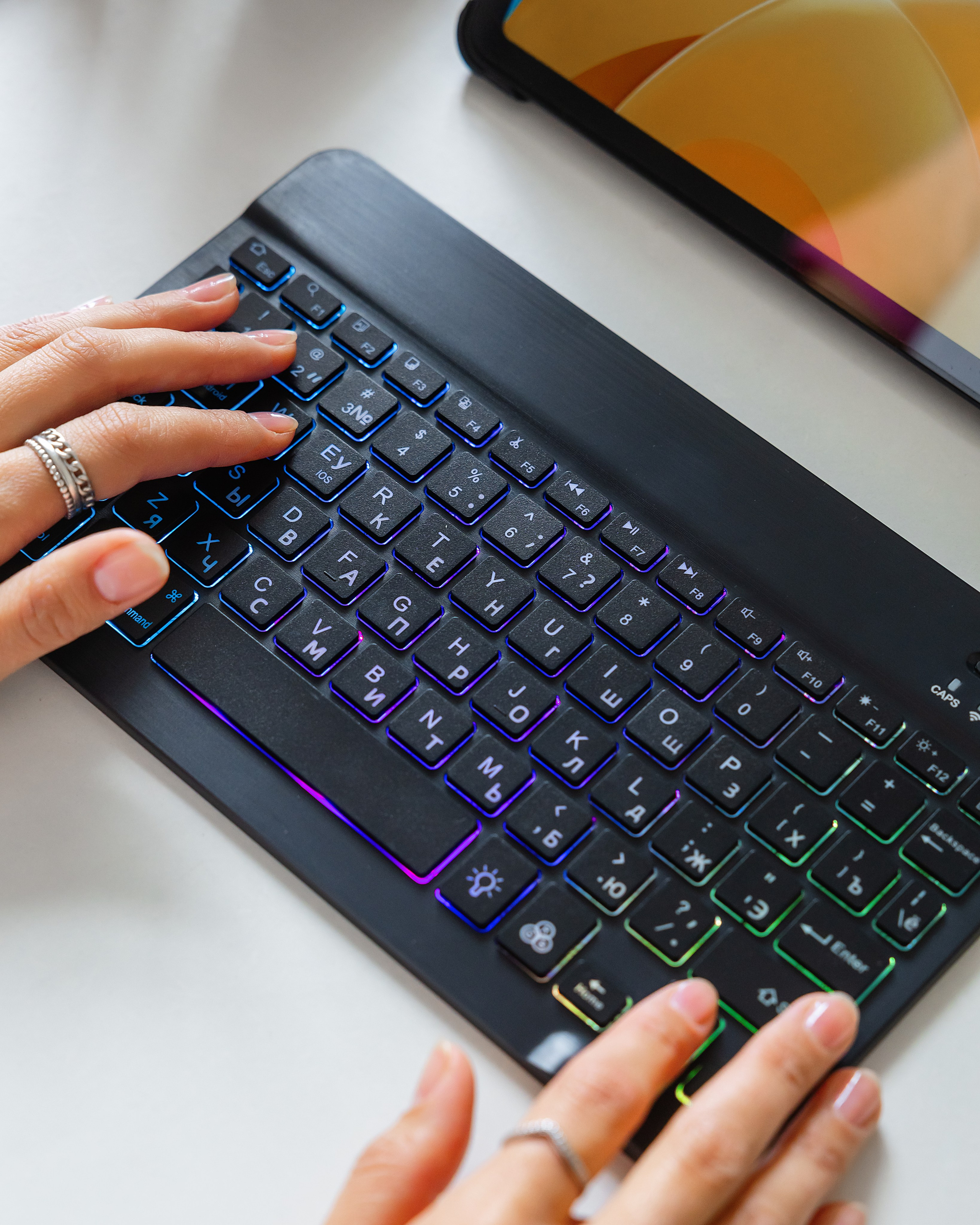 WB: Клавиатуры и чехлы. Фотограф и видеограф в Улан-Удэ: Аюна Габагуева и Артём Шаханов