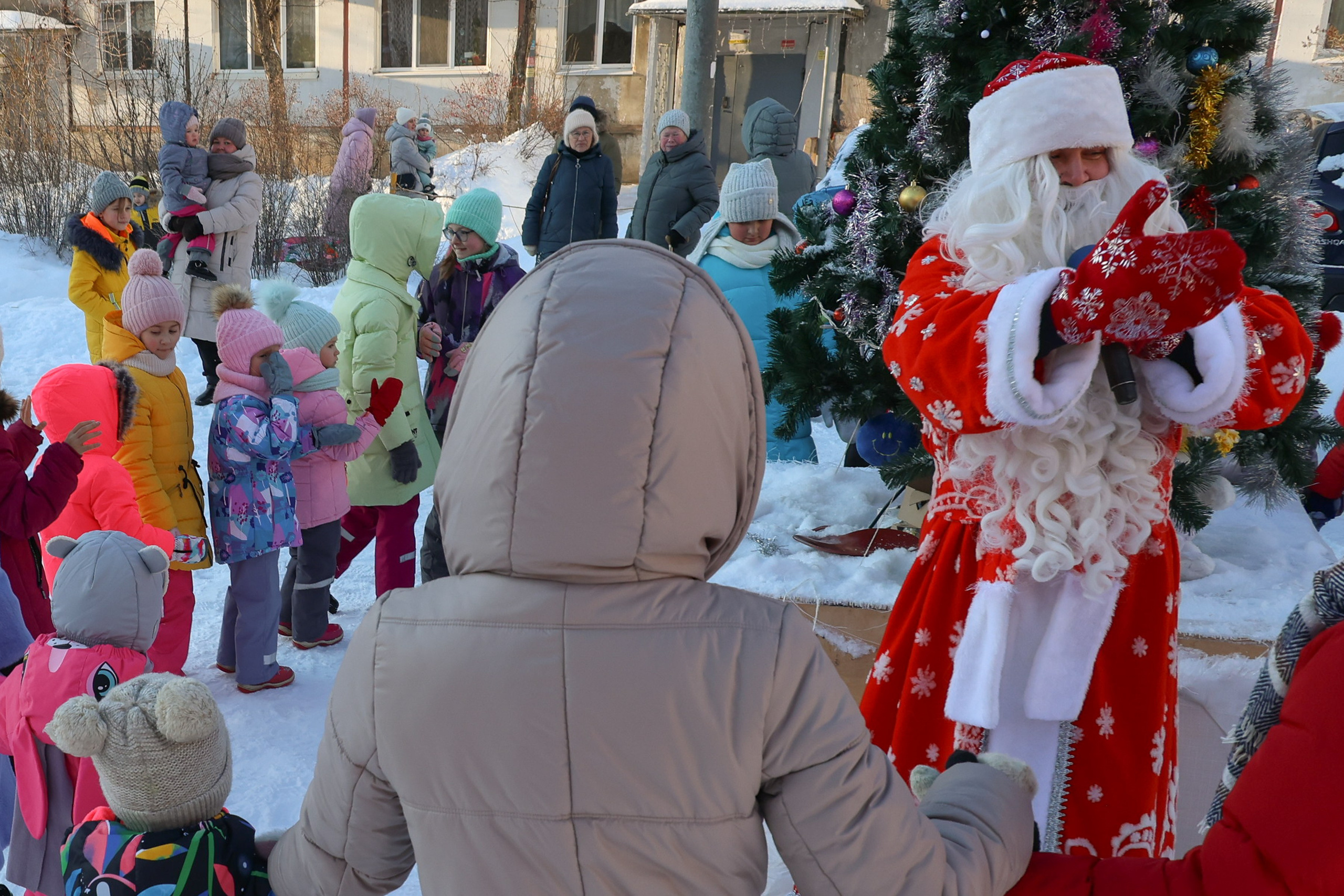Новогодний праздник на улице