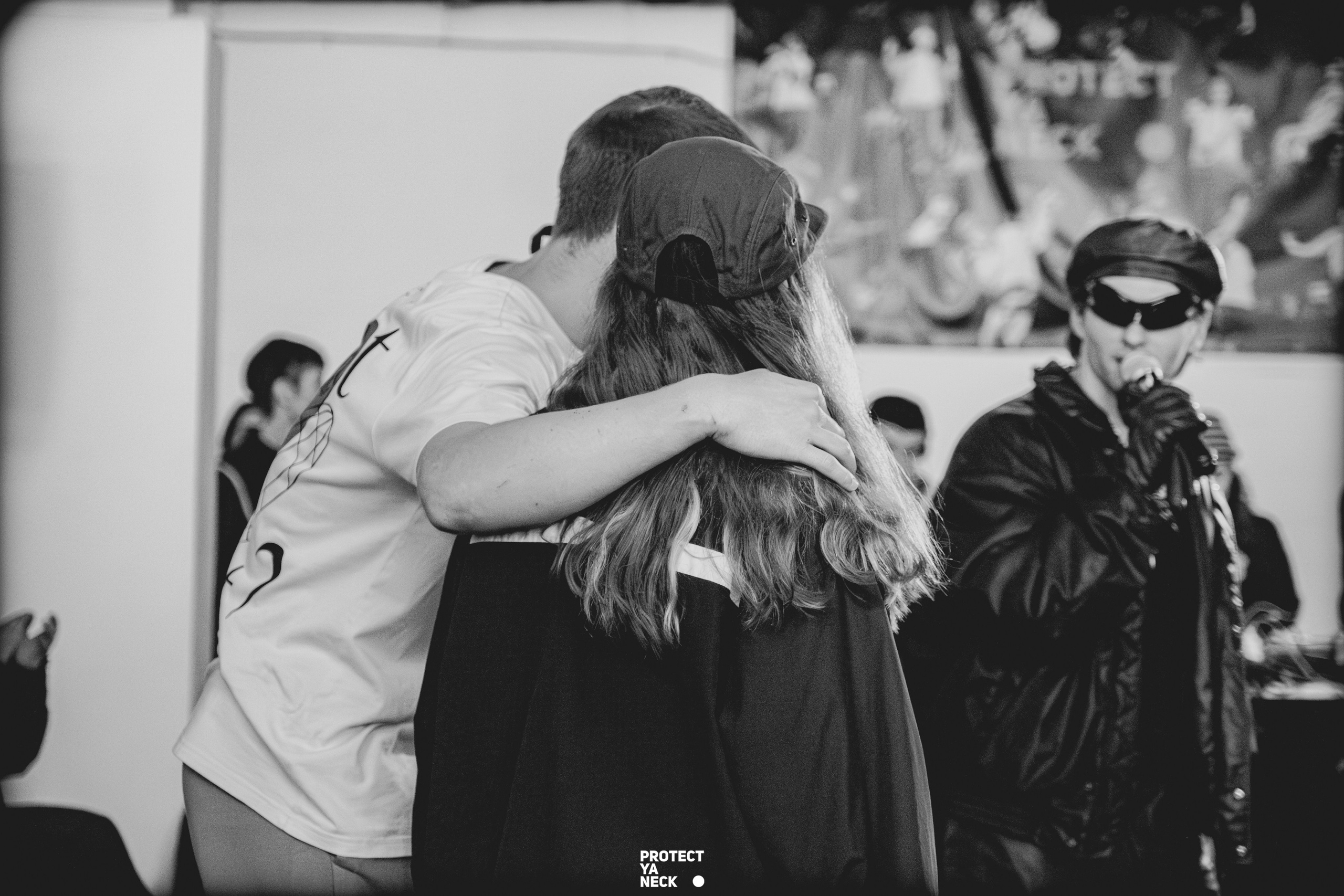 PROTECT YA NECK 22/03 (@youlovebu). Соня бу тебя сфоткала