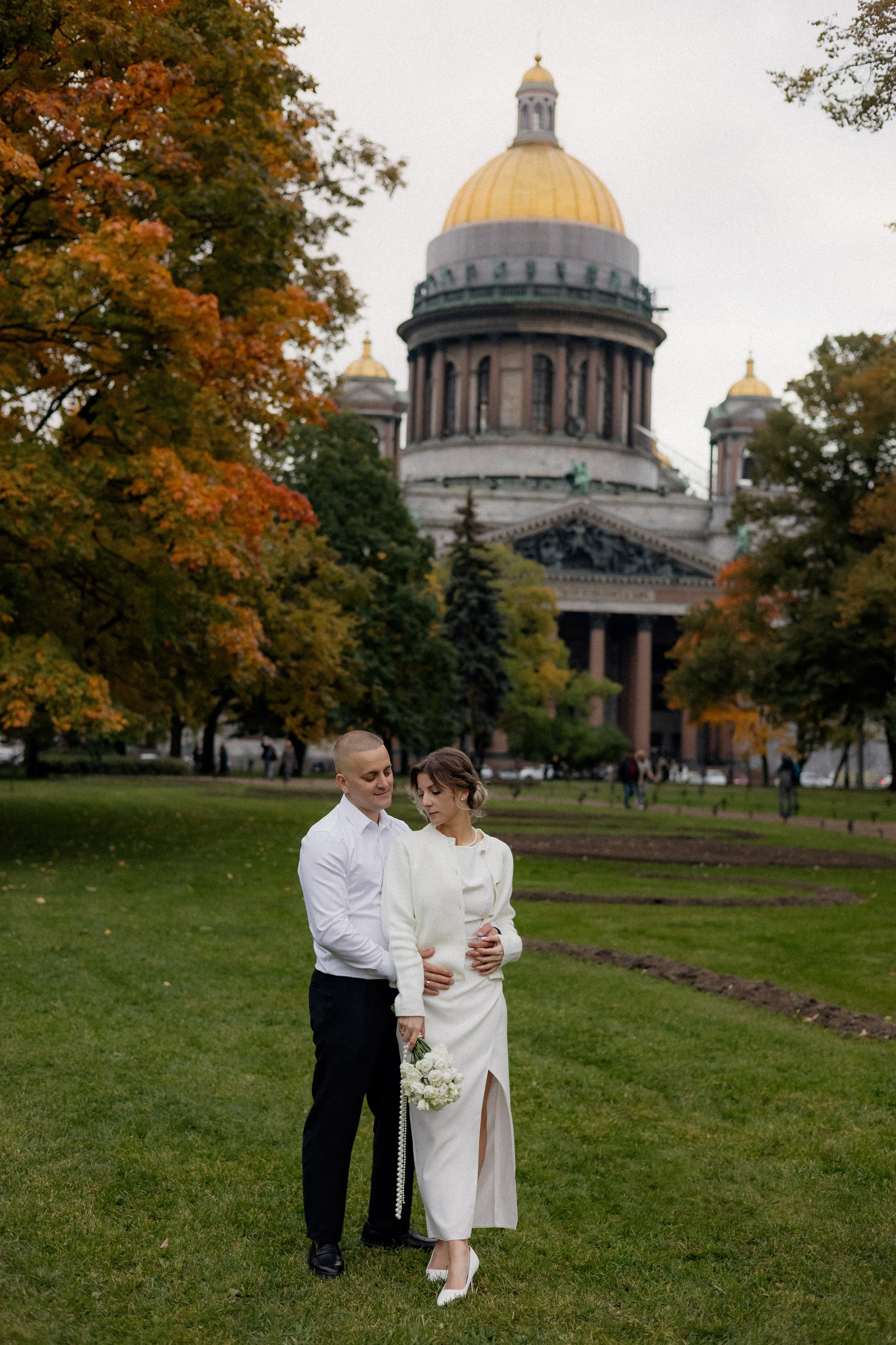 Свадебная прогулка у Исаакия. Свадебный фотограф в Санкт-Петербурге Ксения Кобышева