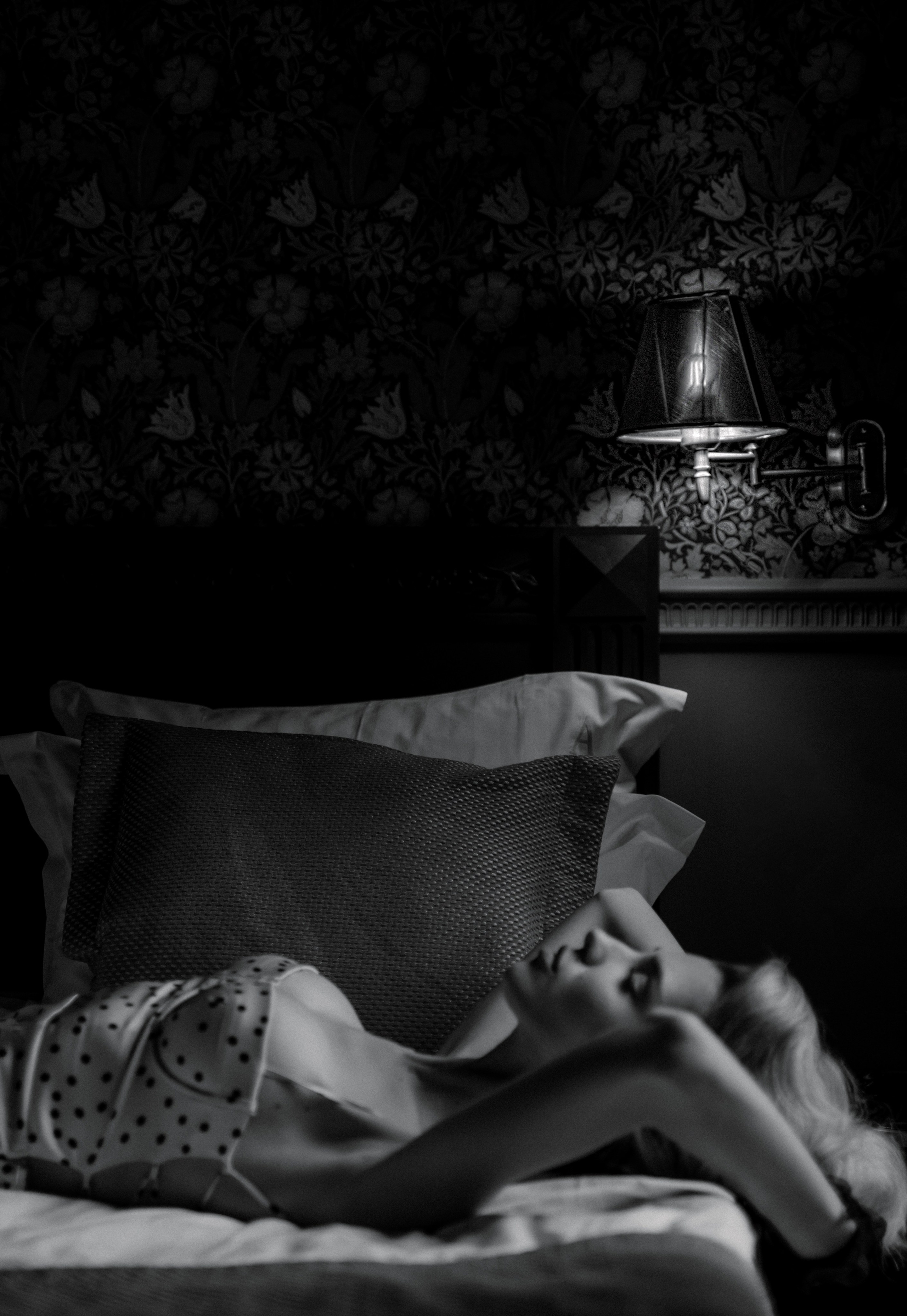 Будуарная история в отеле. Портретный фотограф в Москве