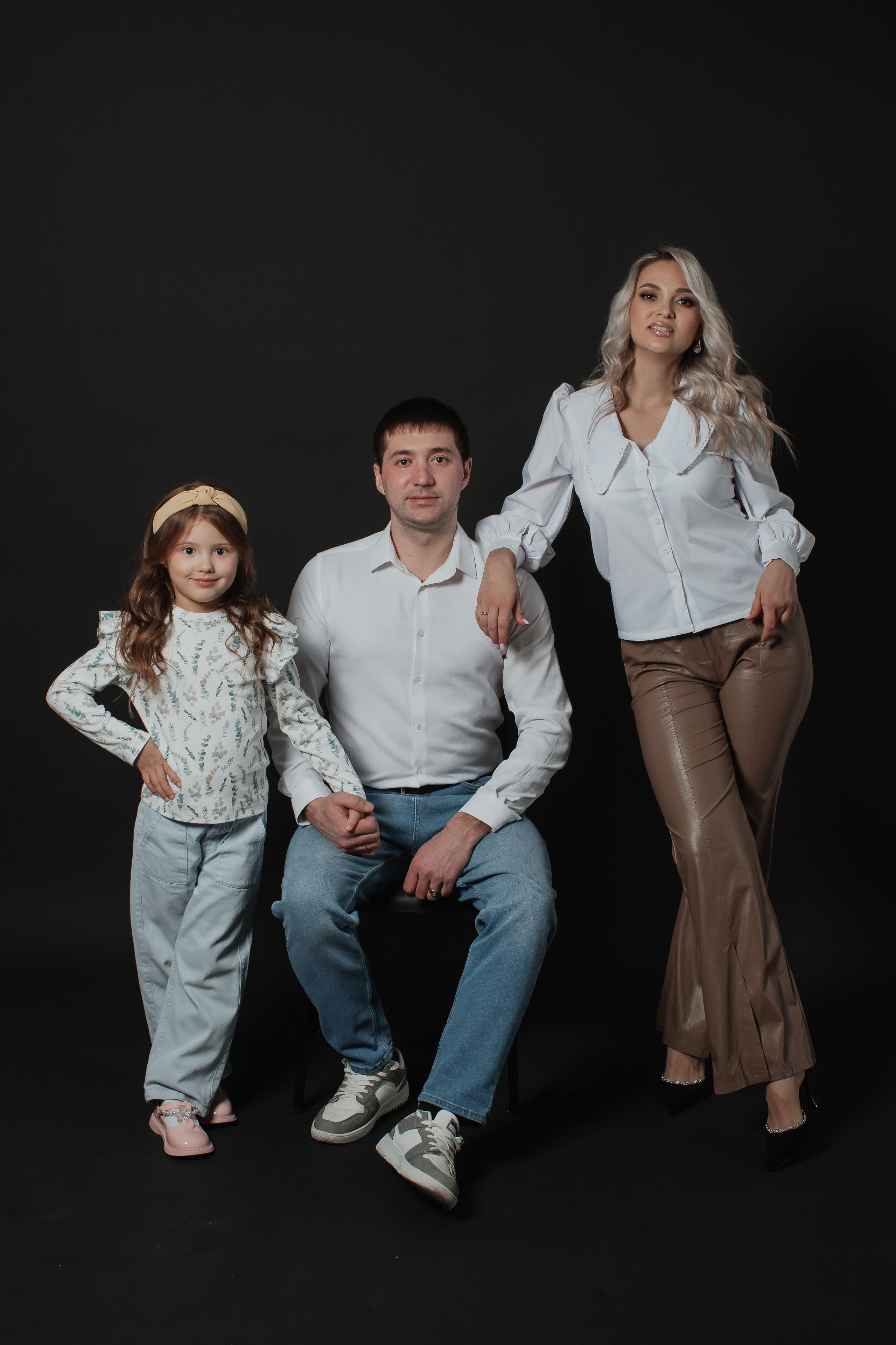 Александр, Ксения и Алина. Фотограф Arina Elatova