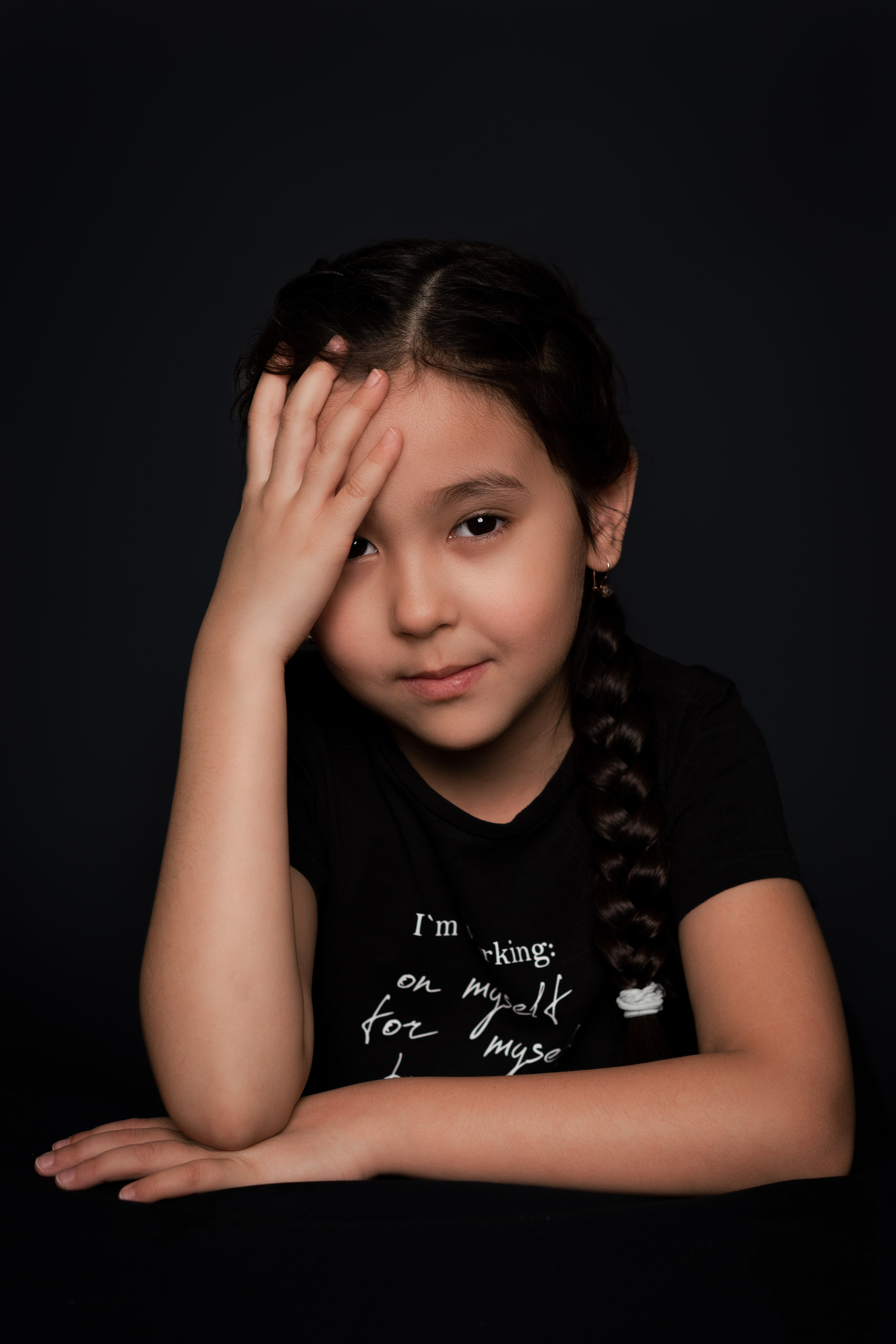 Детский сад, портреты на чёрном фоне. Фотограф Шунова Саша