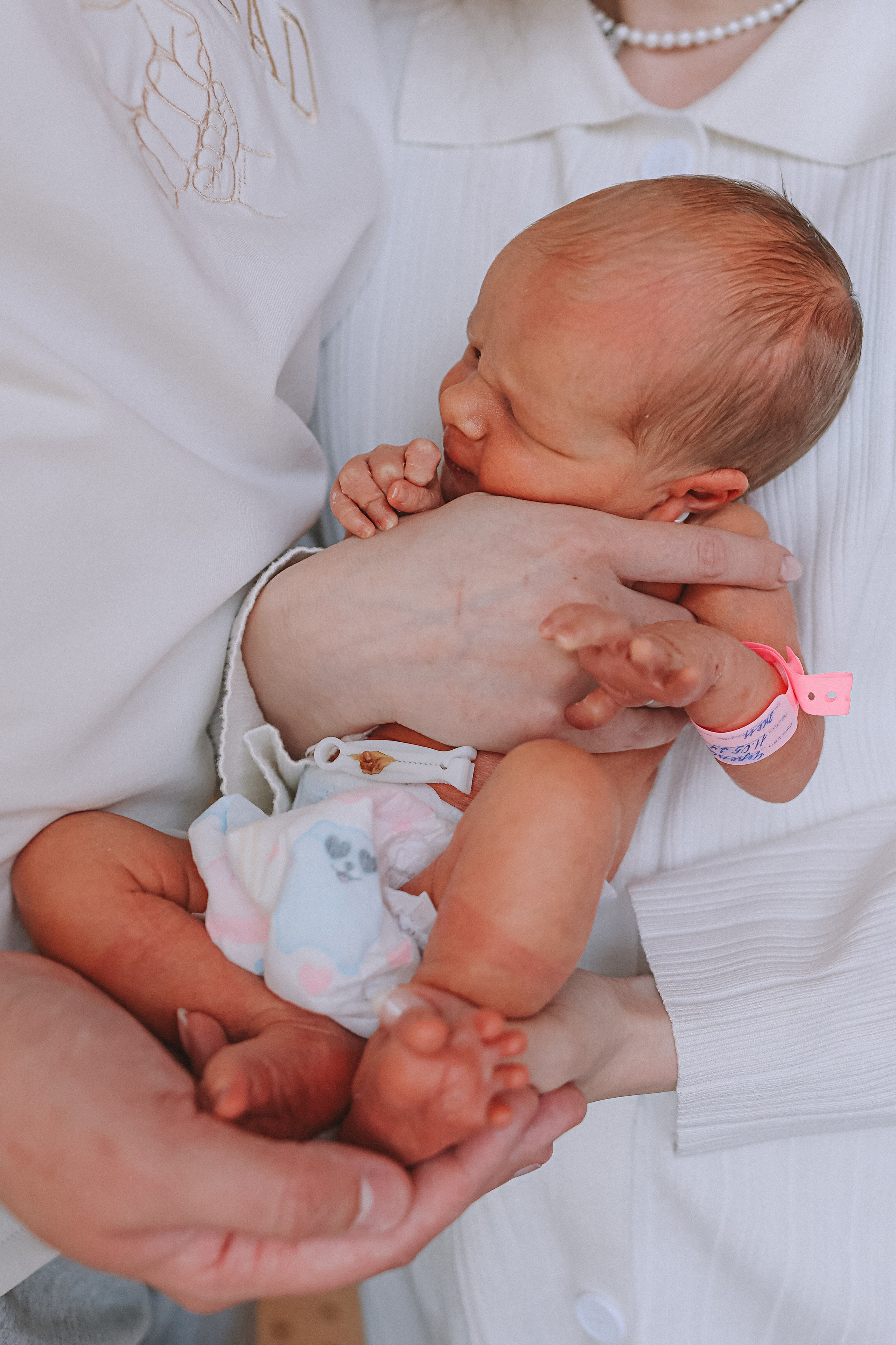 Выписка палата+внизу ПЦЭ. Семейный фотограф Тюмень, фотограф на роды Салмина Мария