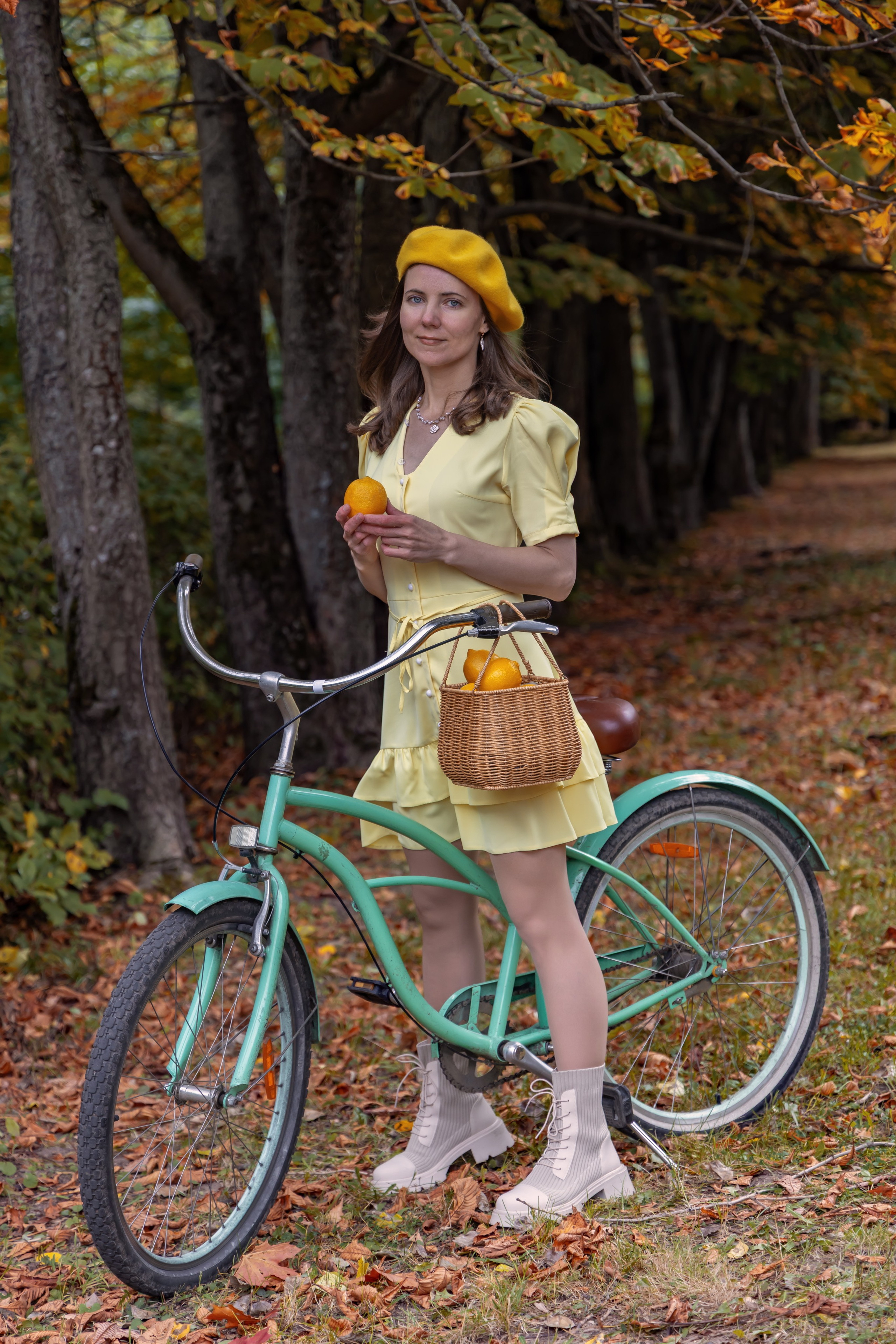 Жёлтая осень и ретро-велосипед. Репортажный, семейный и студийный фотограф в Москве Демин Алексей