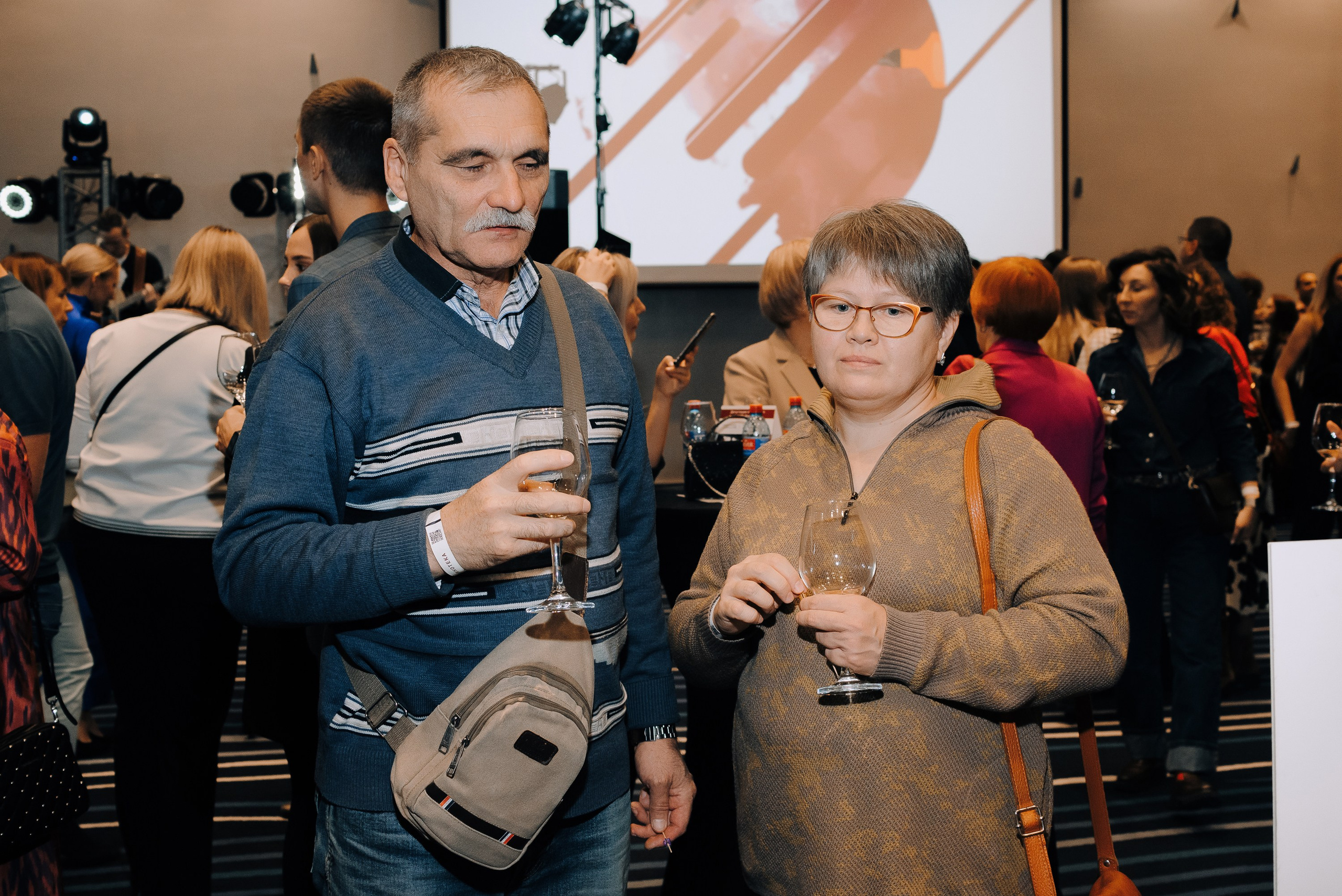 ФЕСТИВАЛЬ ВИНА И КРЕПКИХ НАПИТКОВ МАВТ-ВИНОТЕКА. Репортажный фотограф Зуев Роман г. Челябинск