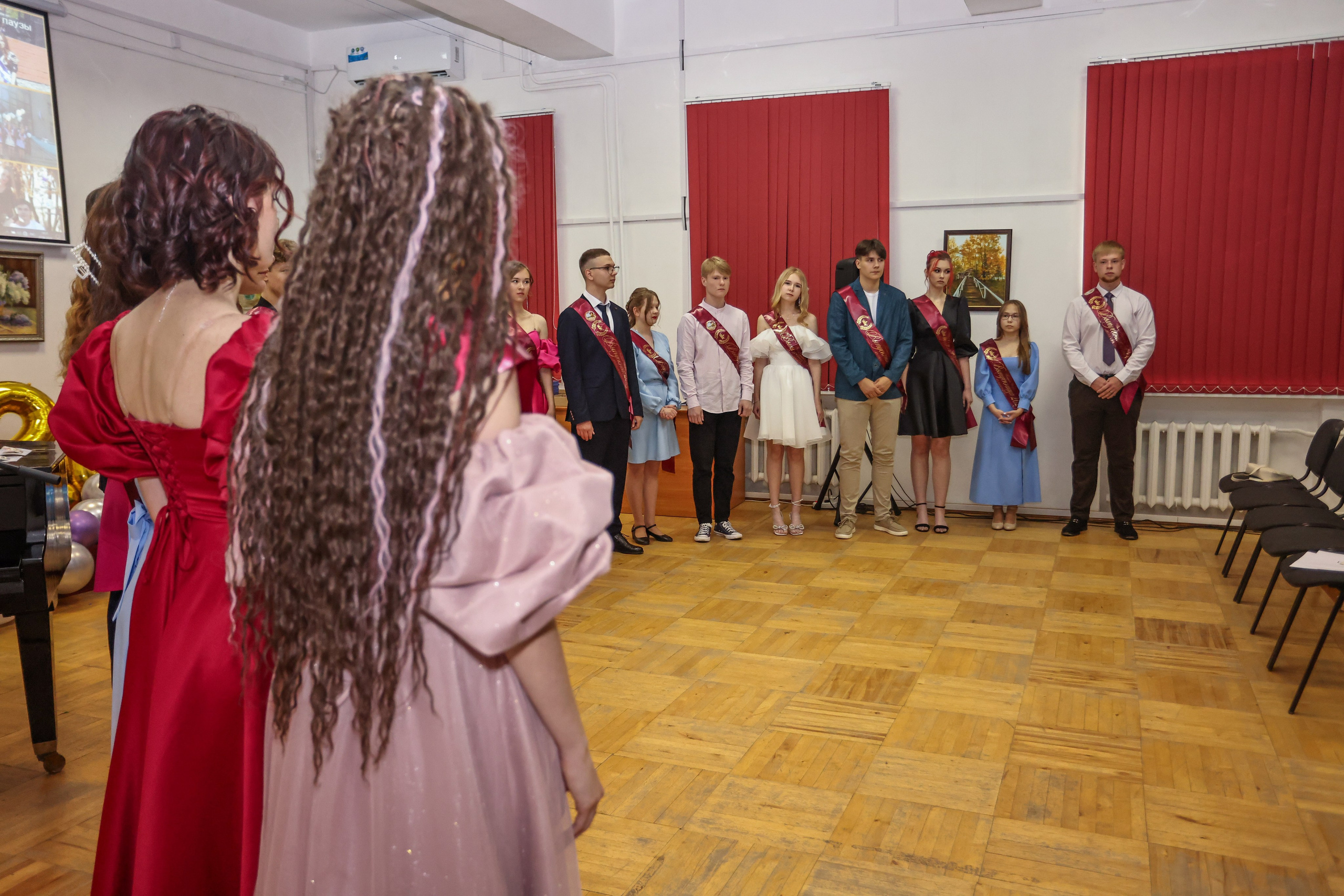 Вручение аттестатов. Школа № 7, выпускники 11 класса 2023 г. Студия выпускных альбомов Остров