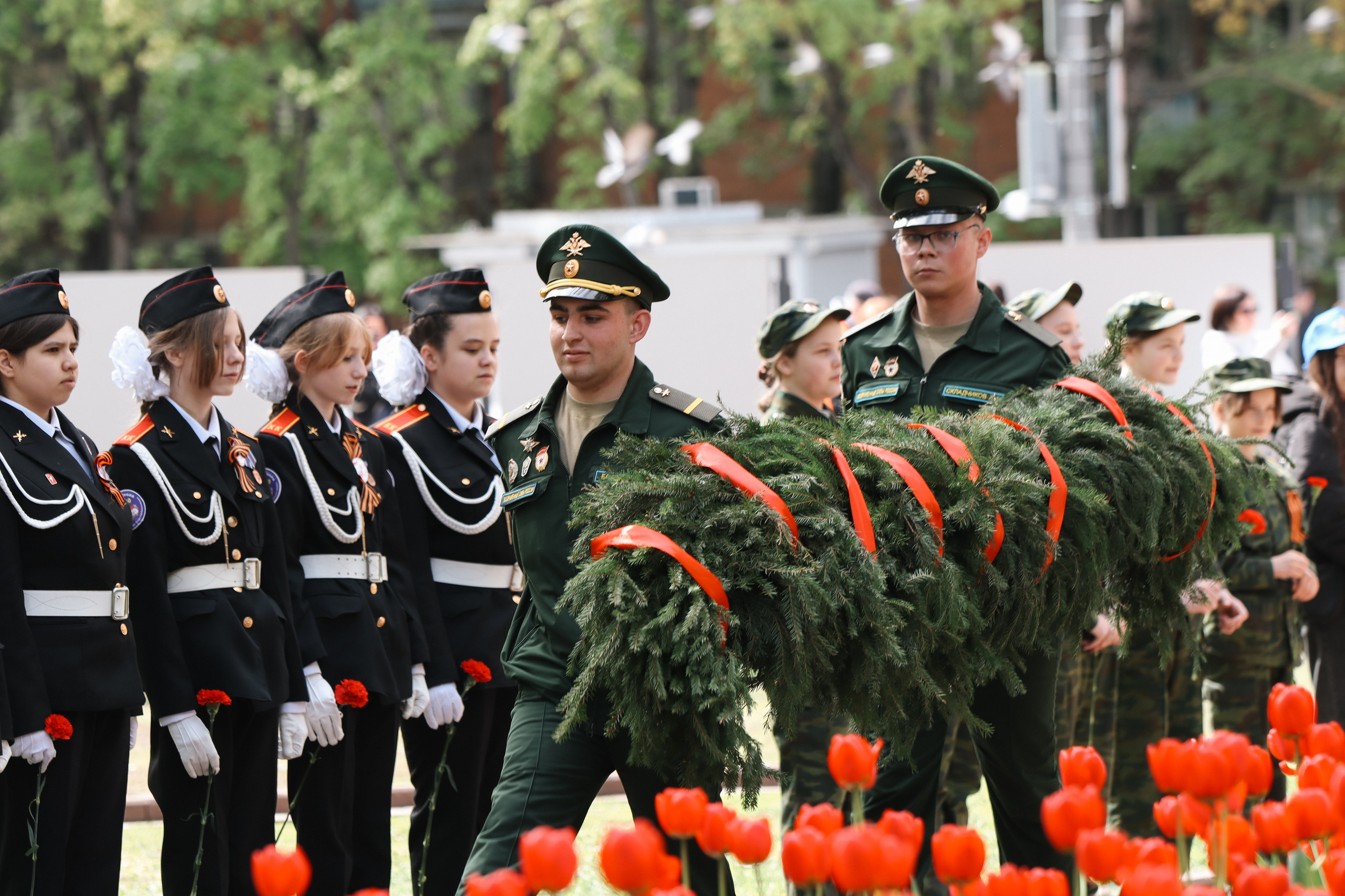 Торжественное возложение венков и цветов к братском могиле. Репортажный фотограф в Москве и Зеленограде Karina-vozd
