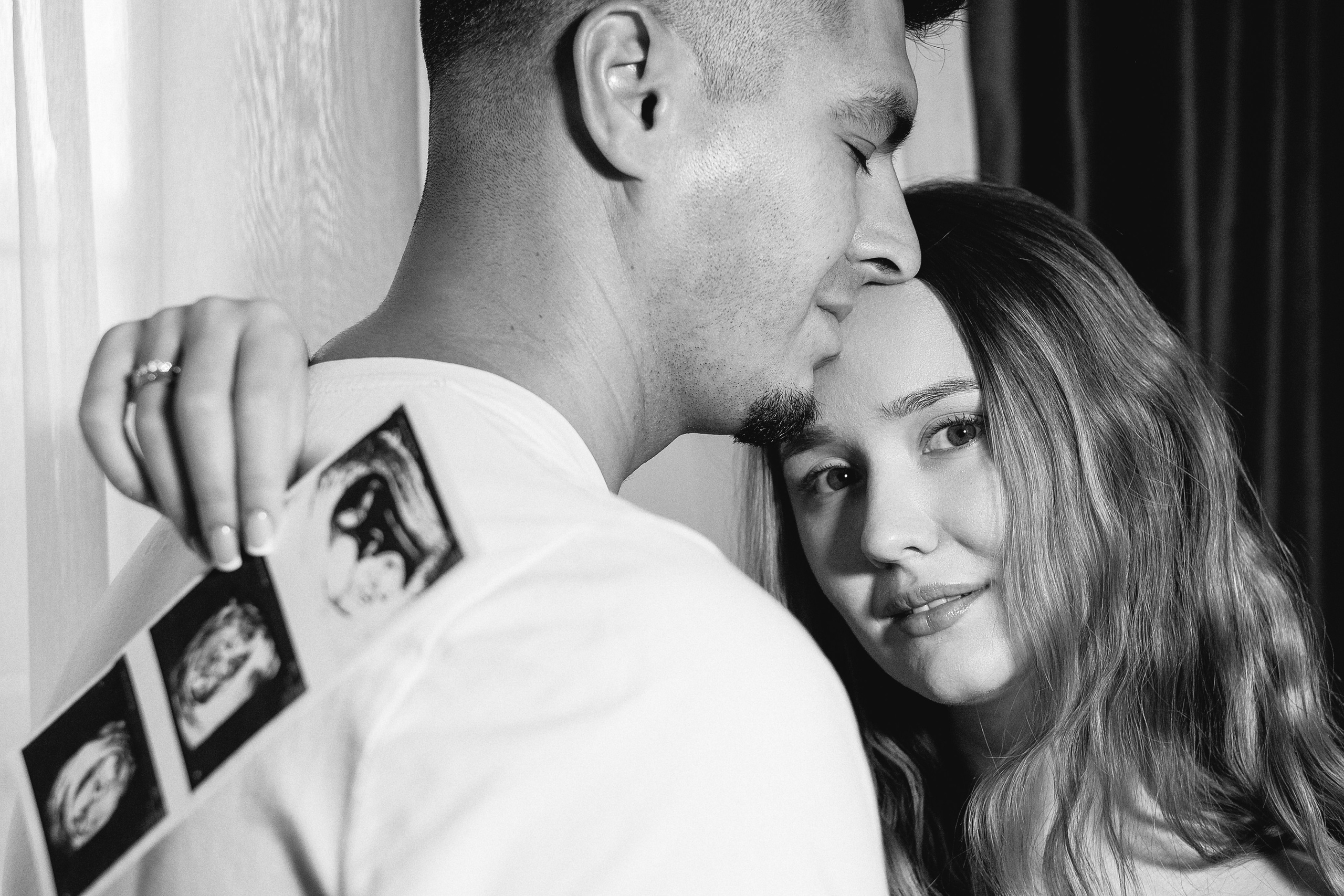 Беременная фотосессия дома с мужем