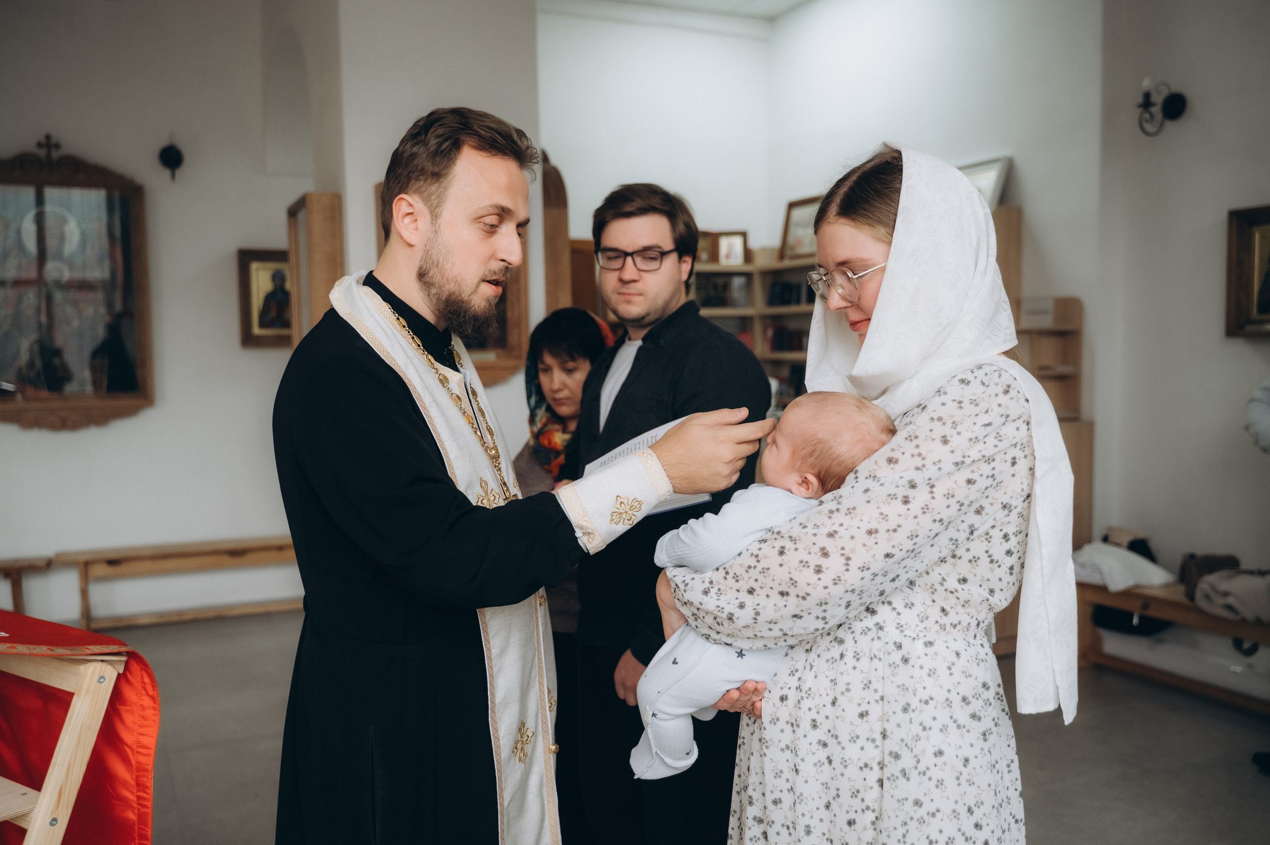 Крещение Ромы (Приход храма святой Равноапостольной княгини Ольги). Семейный фотограф в Минске Дарья Дреко