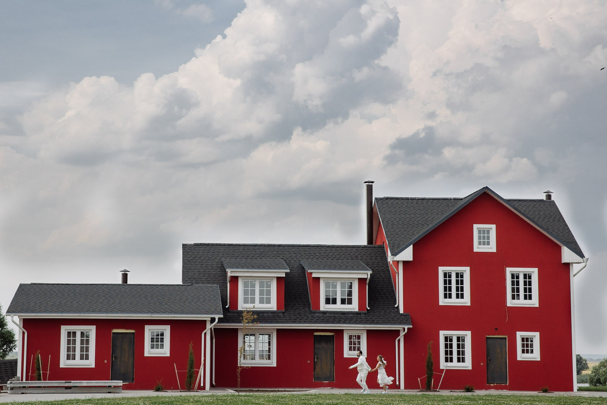 RED. Wedding photographer in Europe