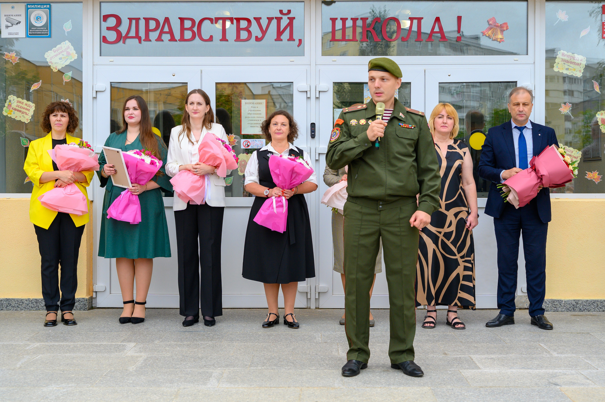 Вот звучит первый звонок, перед этим долгое приготовление к новому этапу в жизни, Яромир идет в школу. Фотоуслуги, услуги фотографа, фотографирование важных событий