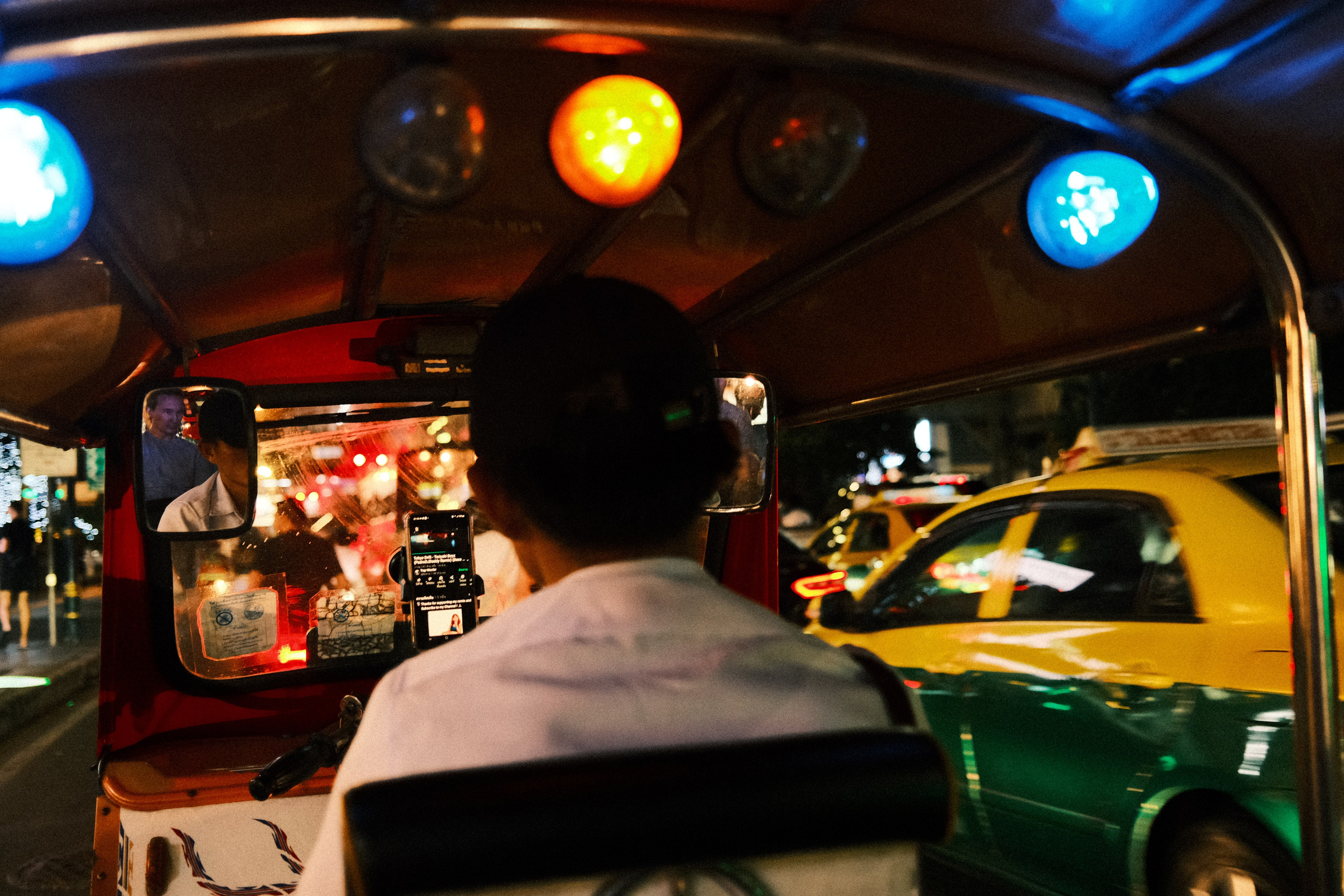 Тайланд. Цветная фурия. Портретный фотограф