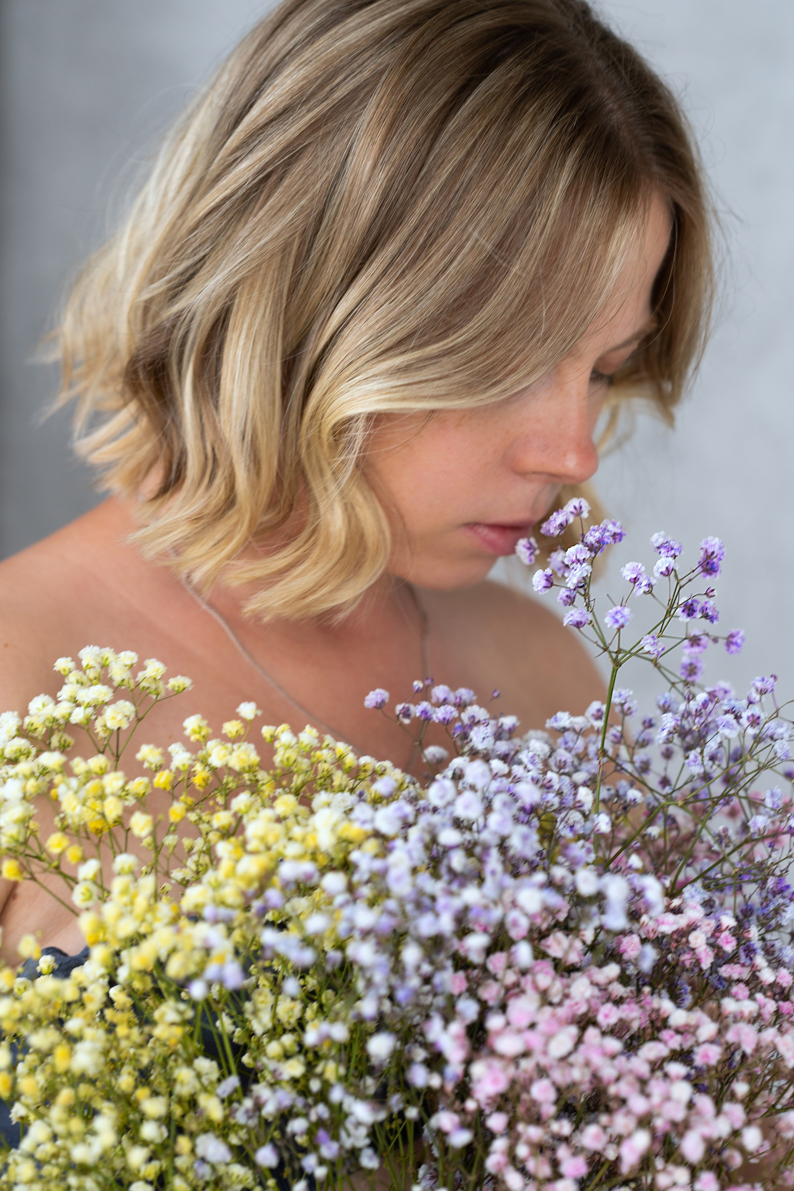 Студийная съёмка беременной девушки