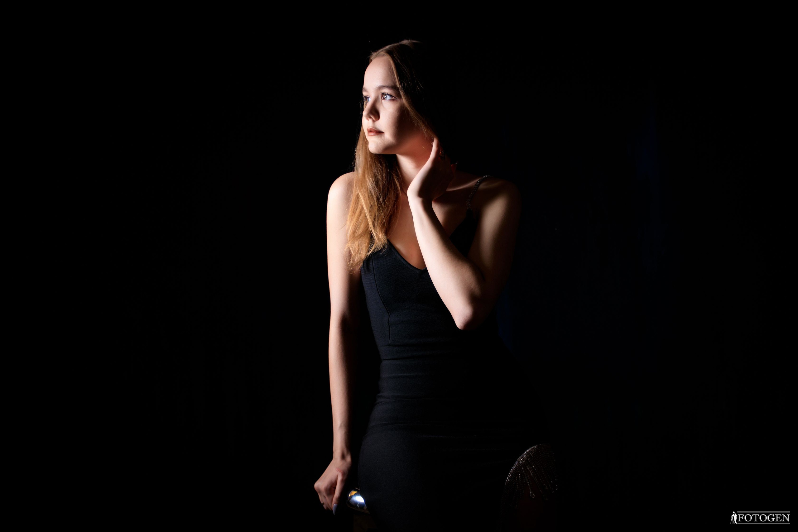 Шарм и уверенность: Индивидуальные фотосессии в Fotogen. Интерьерная фотостудия FOTOGEN г. Краснодар
