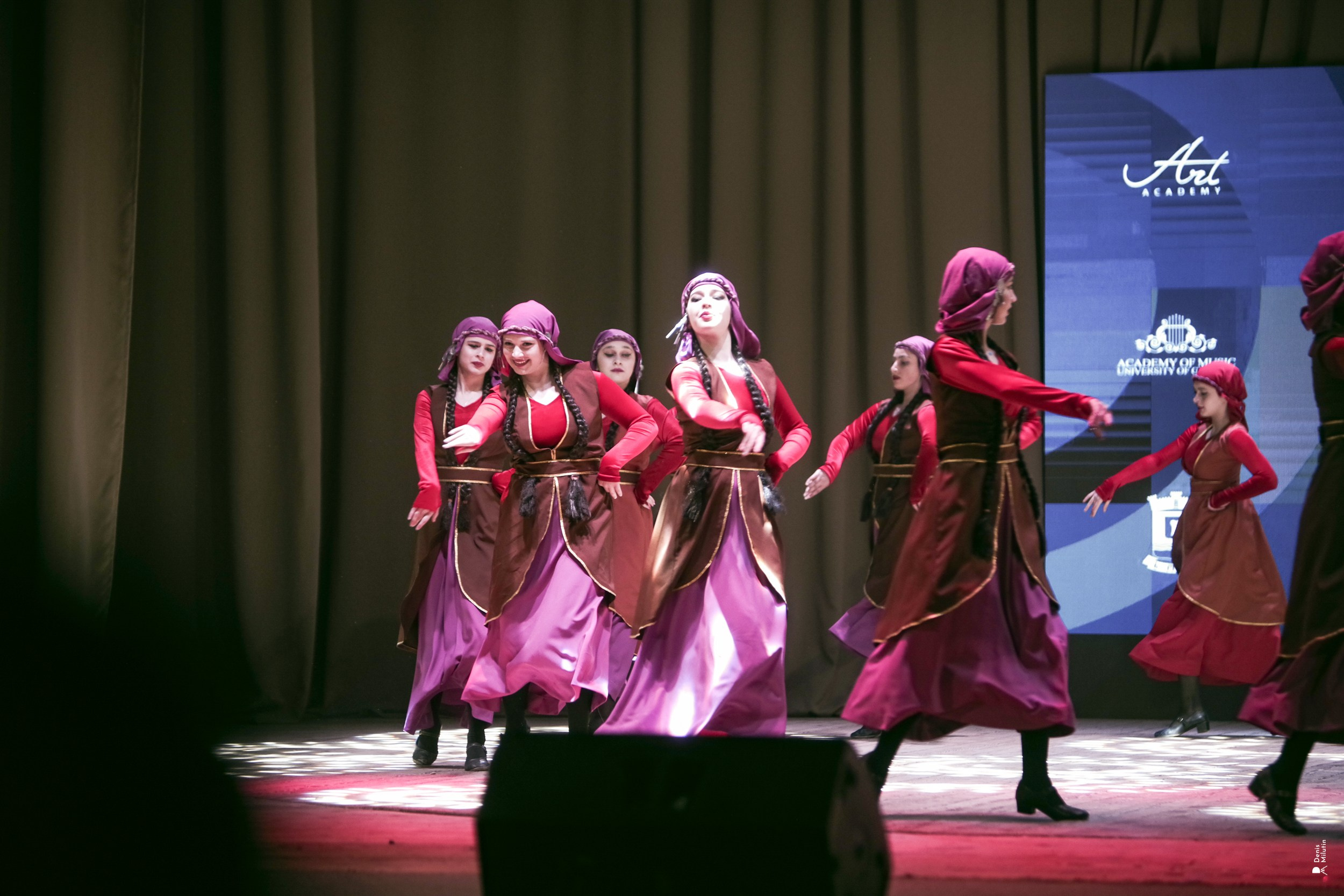 Танцы в Хоби. Портретный фотограф Денис Милютин