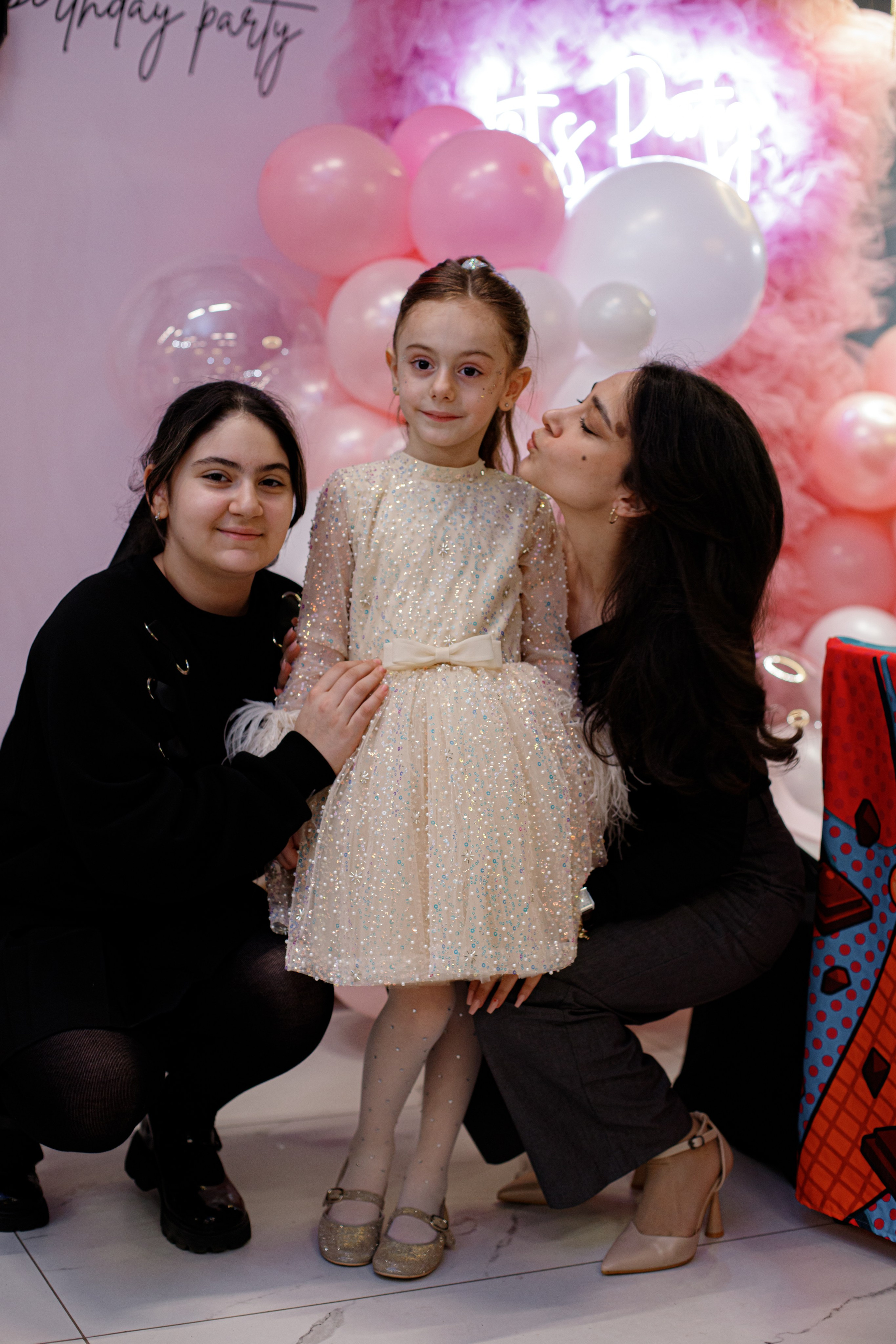 ASIA'S BIRTHDAY PARTY. Photokarish