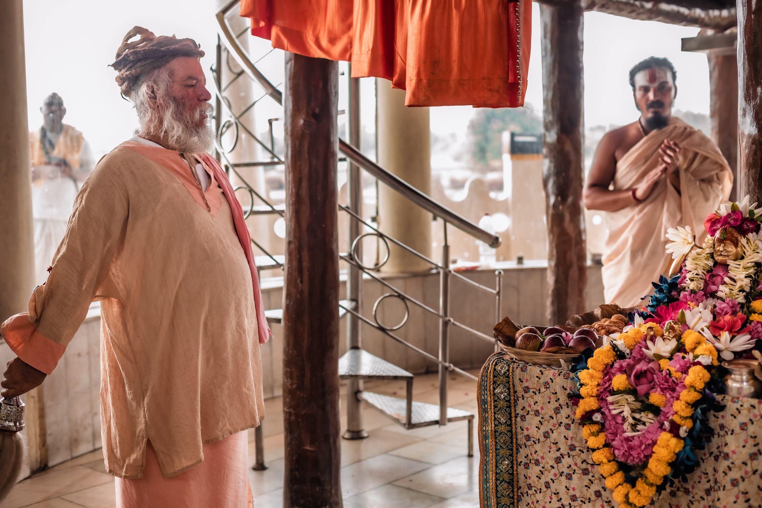 Abhisheka Devraha Baba on Sri Devdas ji maharaj bd. Mariam Bagdasaryan