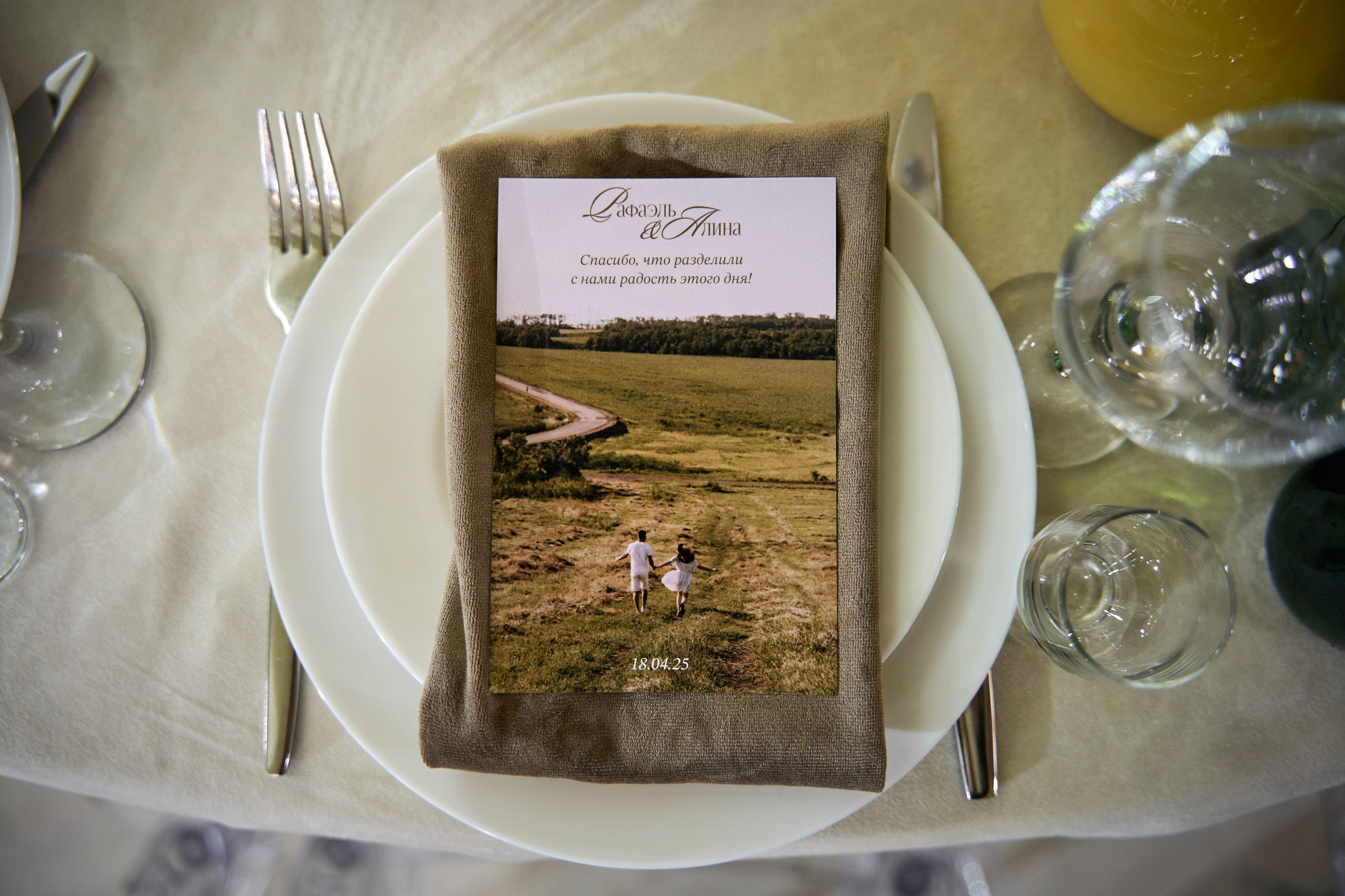 Красивое и чувственное сватовство Рафаэля & Алины в GOLDEN PALACE от ТВИНС СТУДИО. ТВИНС СТУДИО — лучшие свадебные фотографы и видеографы в Краснодаре