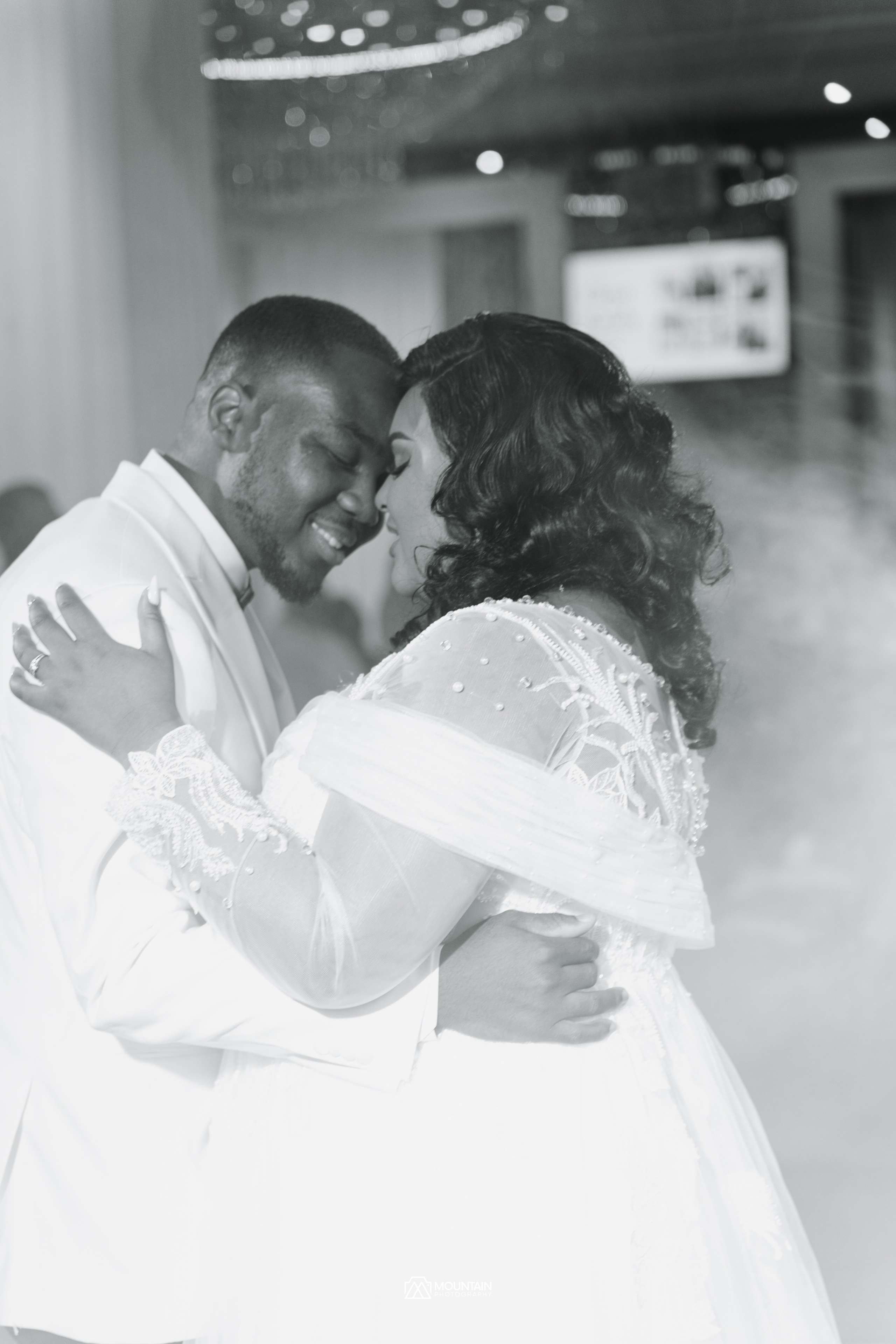 Cletus And Karabo. Я занимаюсь событийной, свадебной, товарной, студийной… фотографией