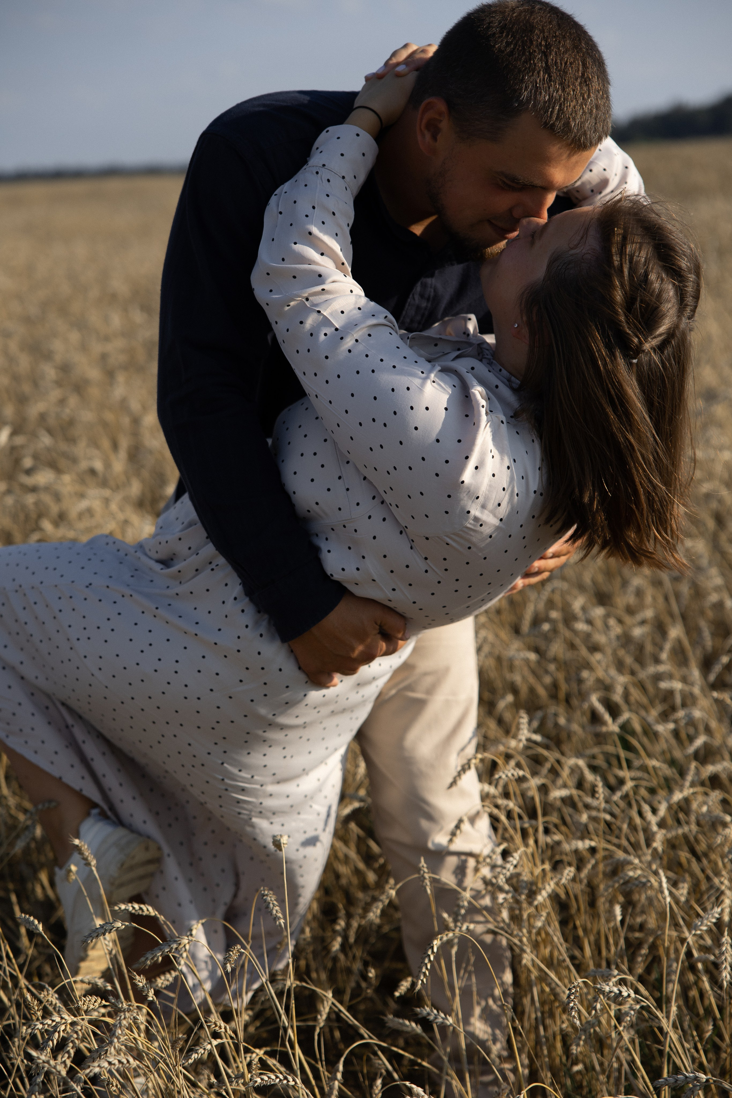 Семейная в поле. Свадебный фотограф в Санкт — Петербурге и Ленинградской о